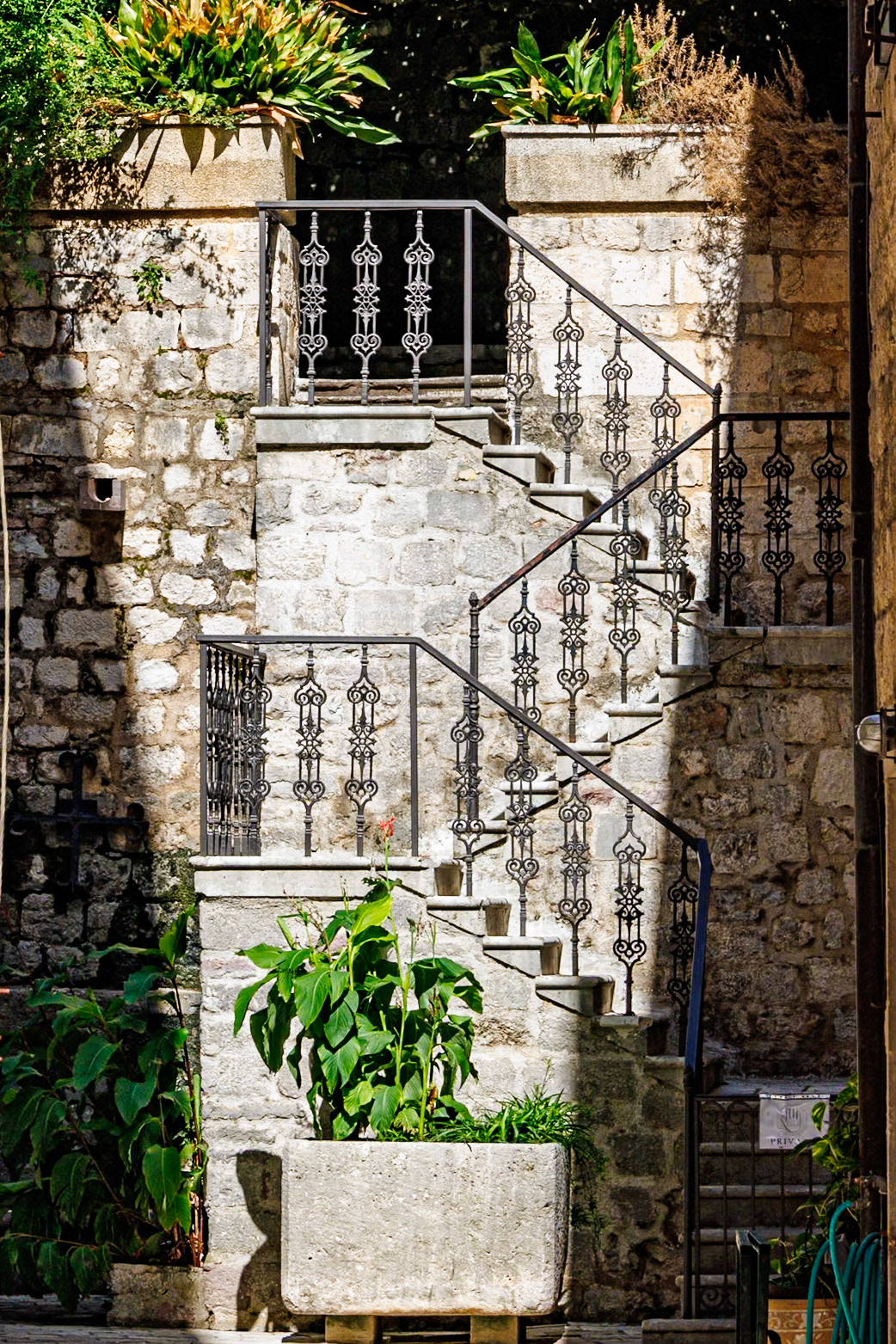 _2024-09-16__Canon__Canon EOS R3__ RF24-240mm F4-6.3 IS USM__f/16__1/200 sec__M-1__Kotor__Montenegro__42°25'35.6448" N 18°46'13.8072" E