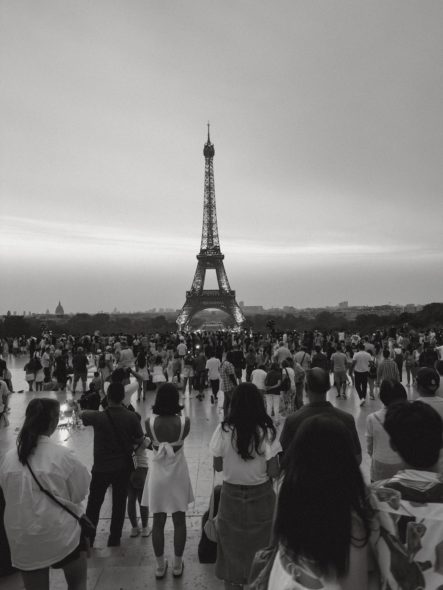 _2025-06-13__iPhone 15 Pro__ iPhone 15 Pro back triple camera 6.765mm f/1.78__f/1.8__1/60 sec__Avenue de New York__Paris__France__48°51'43.992" N 2°17'17.6568" E_