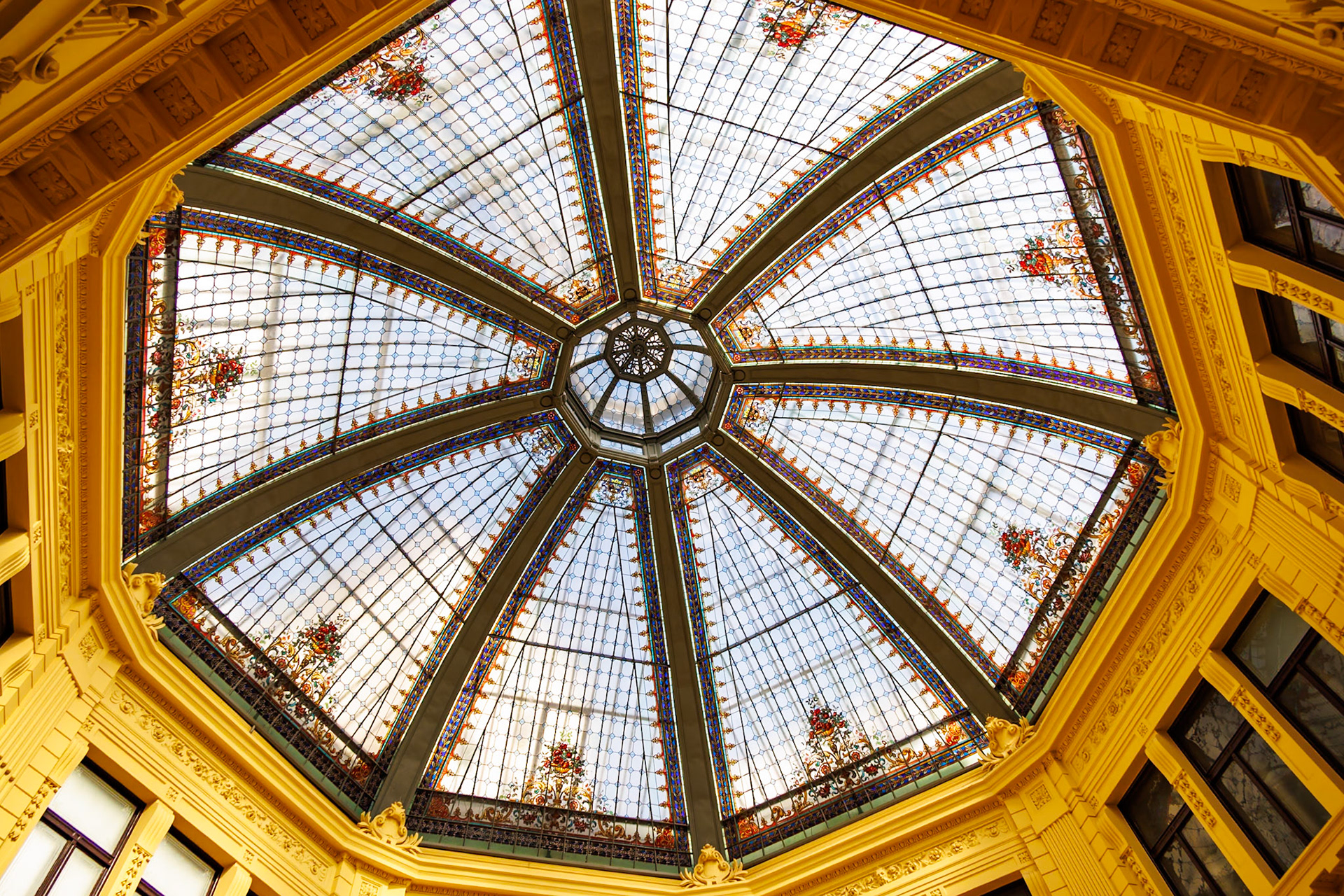 _2024-09-25__Canon__Canon EOS R3__ RF24-240mm F4-6.3 IS USM__f/5__1/100 sec__Mihanovićeva ulica__City of Zagreb__Croatia__45°48'43.056" N 15°58'27.624" E