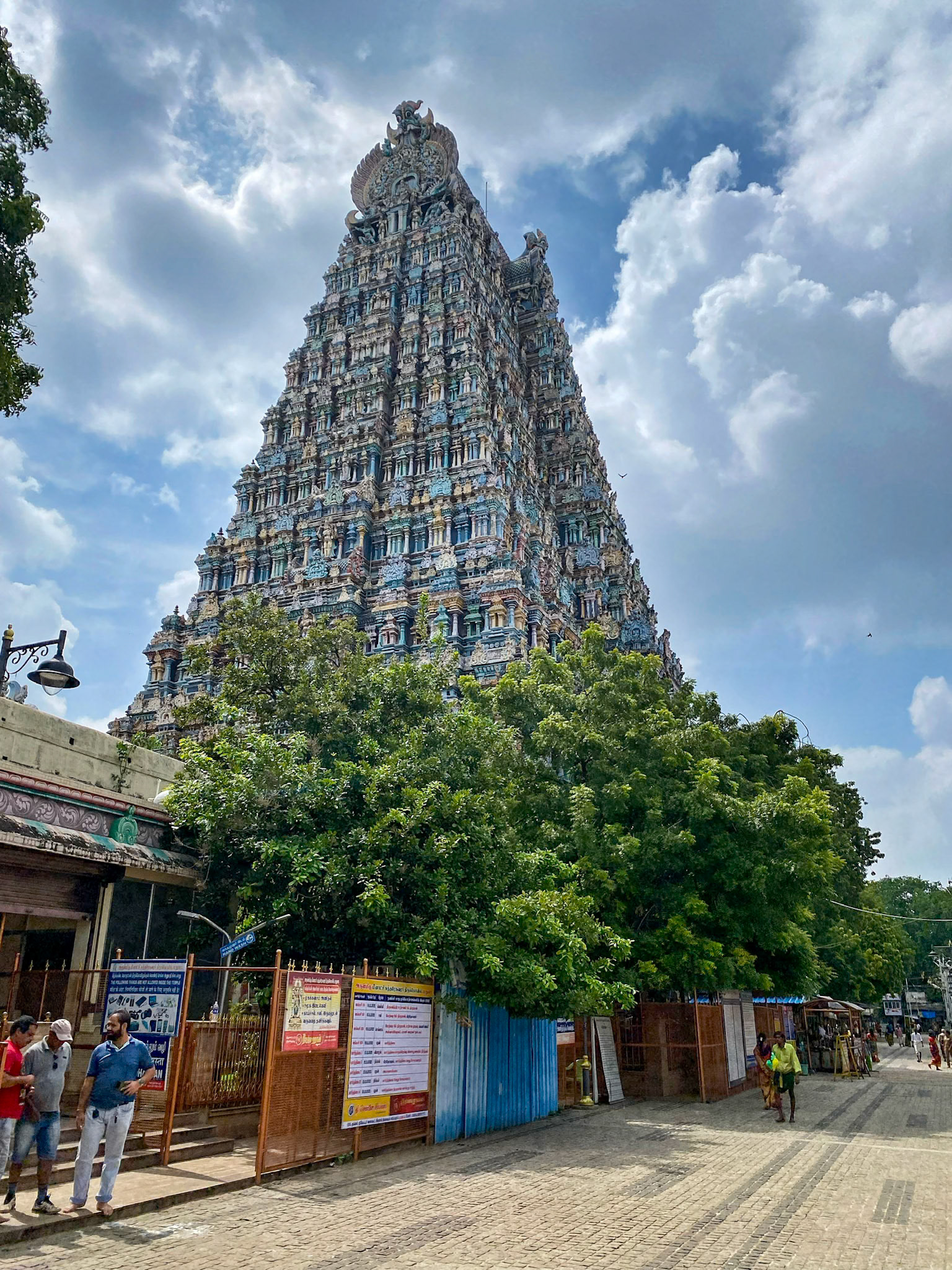 2022-11-19 11:10:11_iPhone 11 Pro back triple camera 4.25mm f/1.8_f/1.8_1/4600 sec_Thanjivur, Kumbakonam Temple_Tamil Nadu_India___