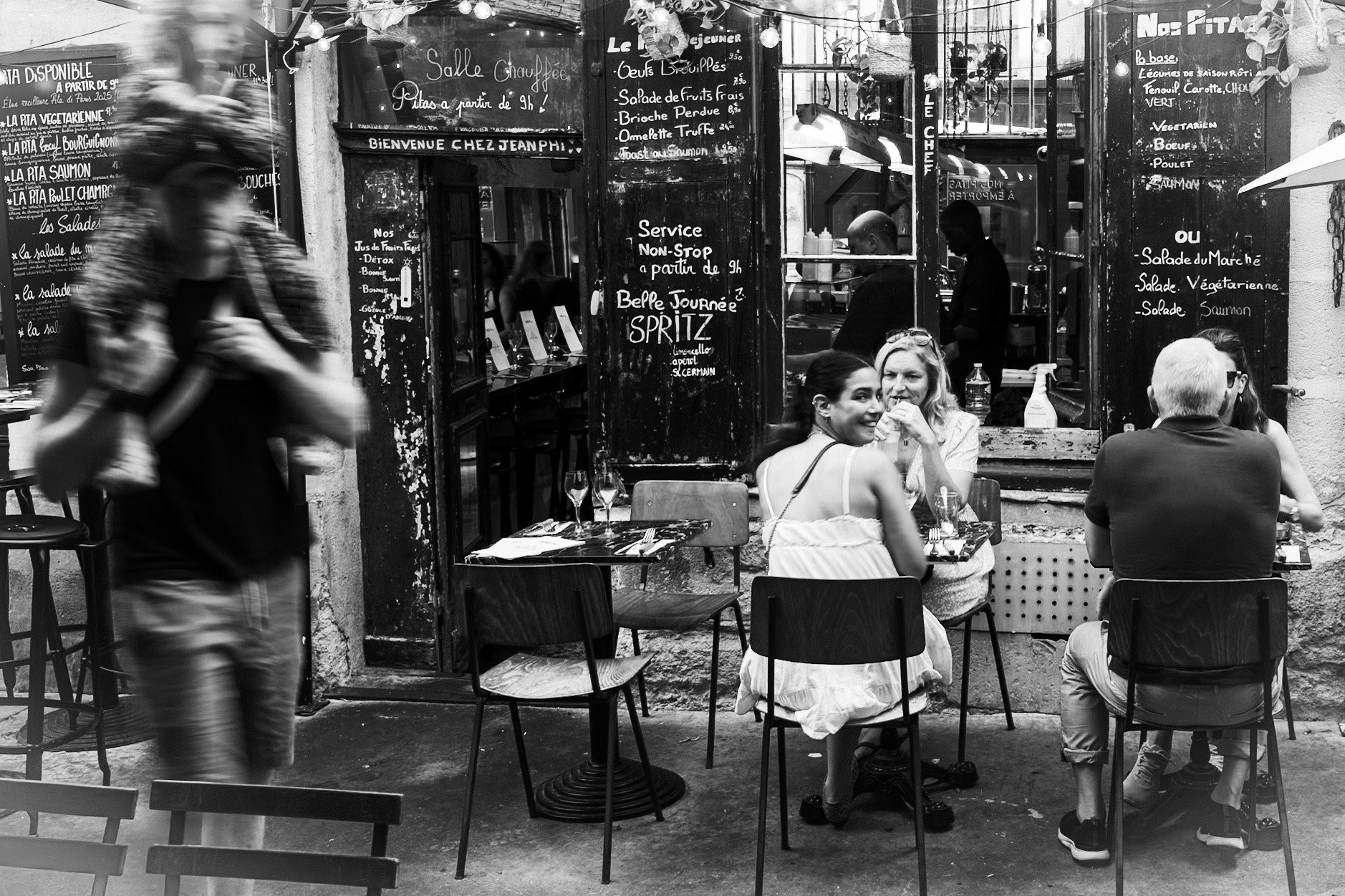 _2025-06-14__Canon__Canon EOS R3__ RF15-35mm F2.8 L IS USM__f/10__1/10 sec__Rue Meslay__Paris__France__48°51'52.2072" N 2°21'46.764" E