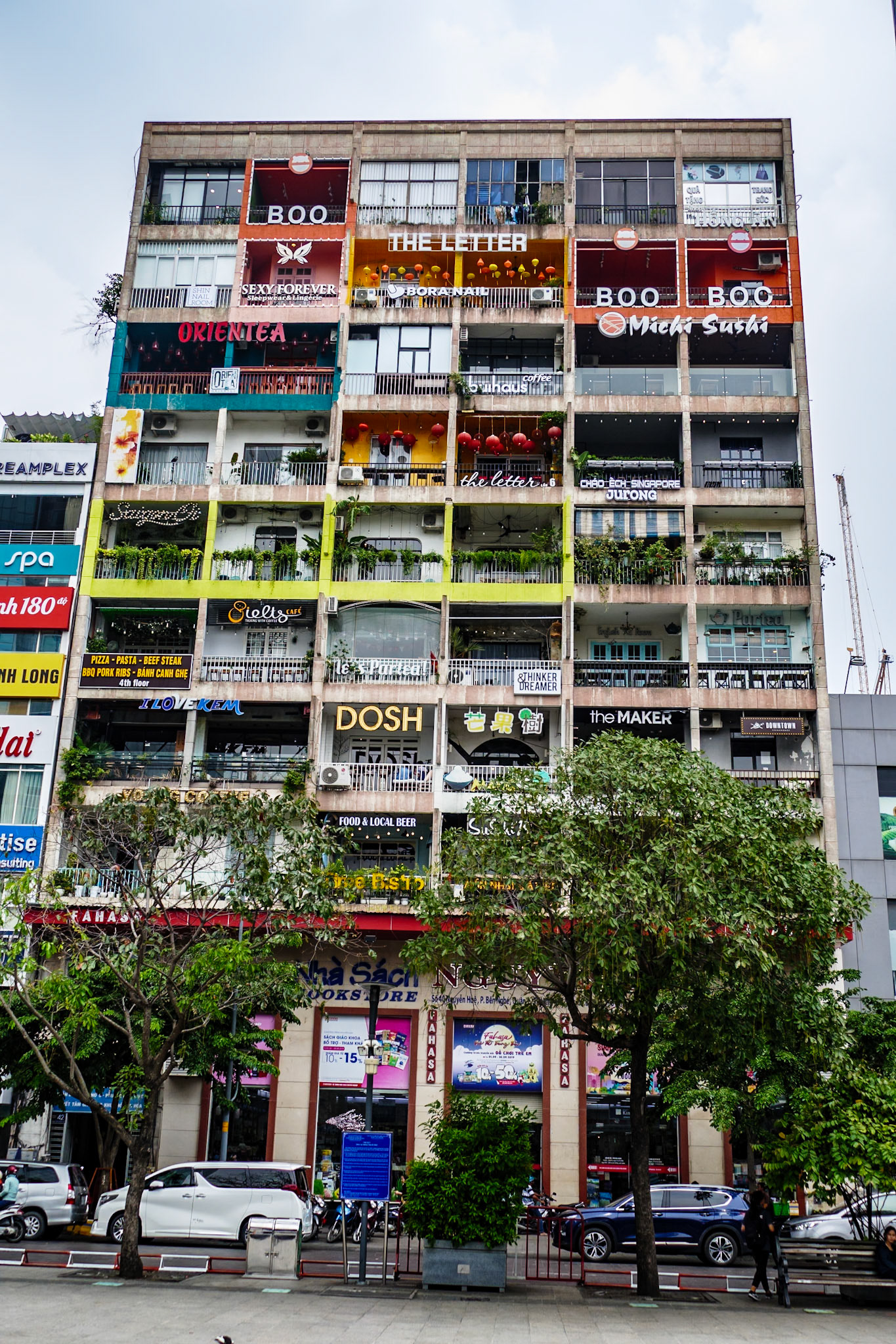 _2019-09-20__Panasonic__DMC-FZ1000__ __f/3.1__1/1000 sec__Nguyen Hue Walking Street__Thủ Đức__Vietnam__10°46'23.6928" N 106°42'16.5492" E