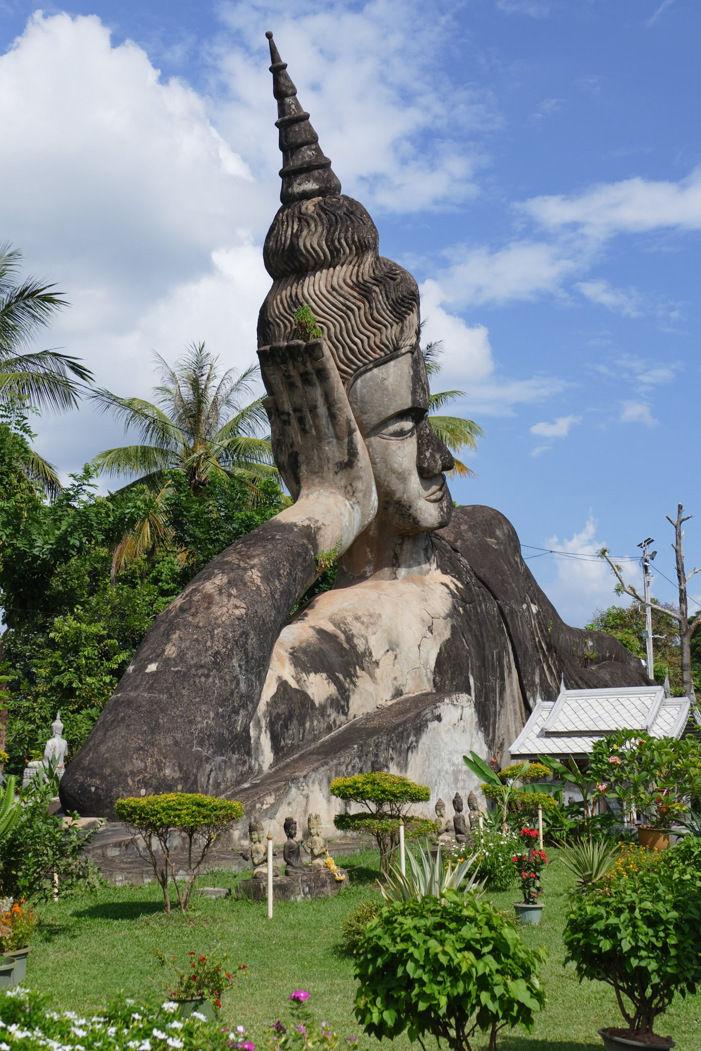 _2019-10-12__Panasonic__DMC-FZ1000__ __f/3.5__1/2000 sec____Vientiane Capital__Laos__17°54'45.7092" N 102°45'53.532" E