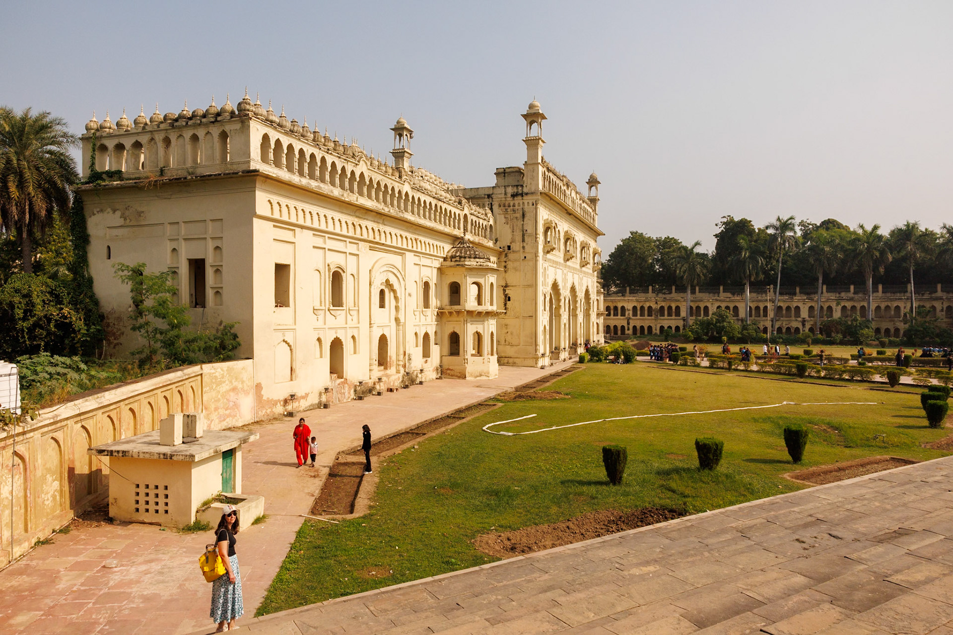 __2025-11-26__Canon__Canon EOS R3__ RF24-70mm F2.8 L IS USM__f/14__1/1600 sec__Azadari Road__Lucknow__India__26°52'11.7732" N 80°54'45.4392" E