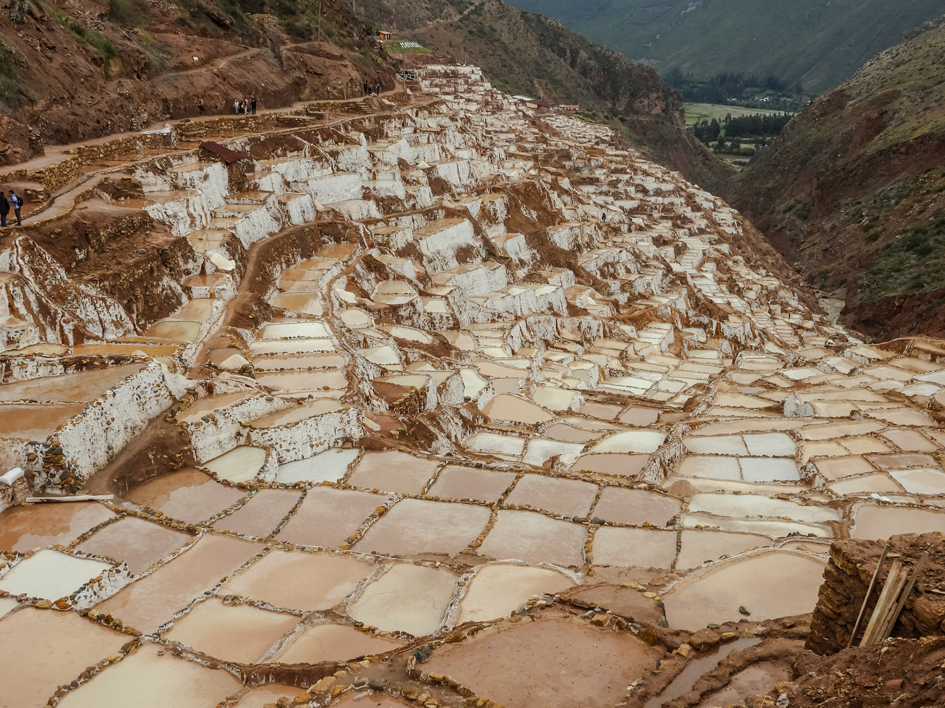 _2018-11-20__Nikon__Coolpix B700__ __f/3.8__1/1250 sec__Camino hacia salineras__Maras__Peru__13°18'10.0332" S 72°9'17.2512" W