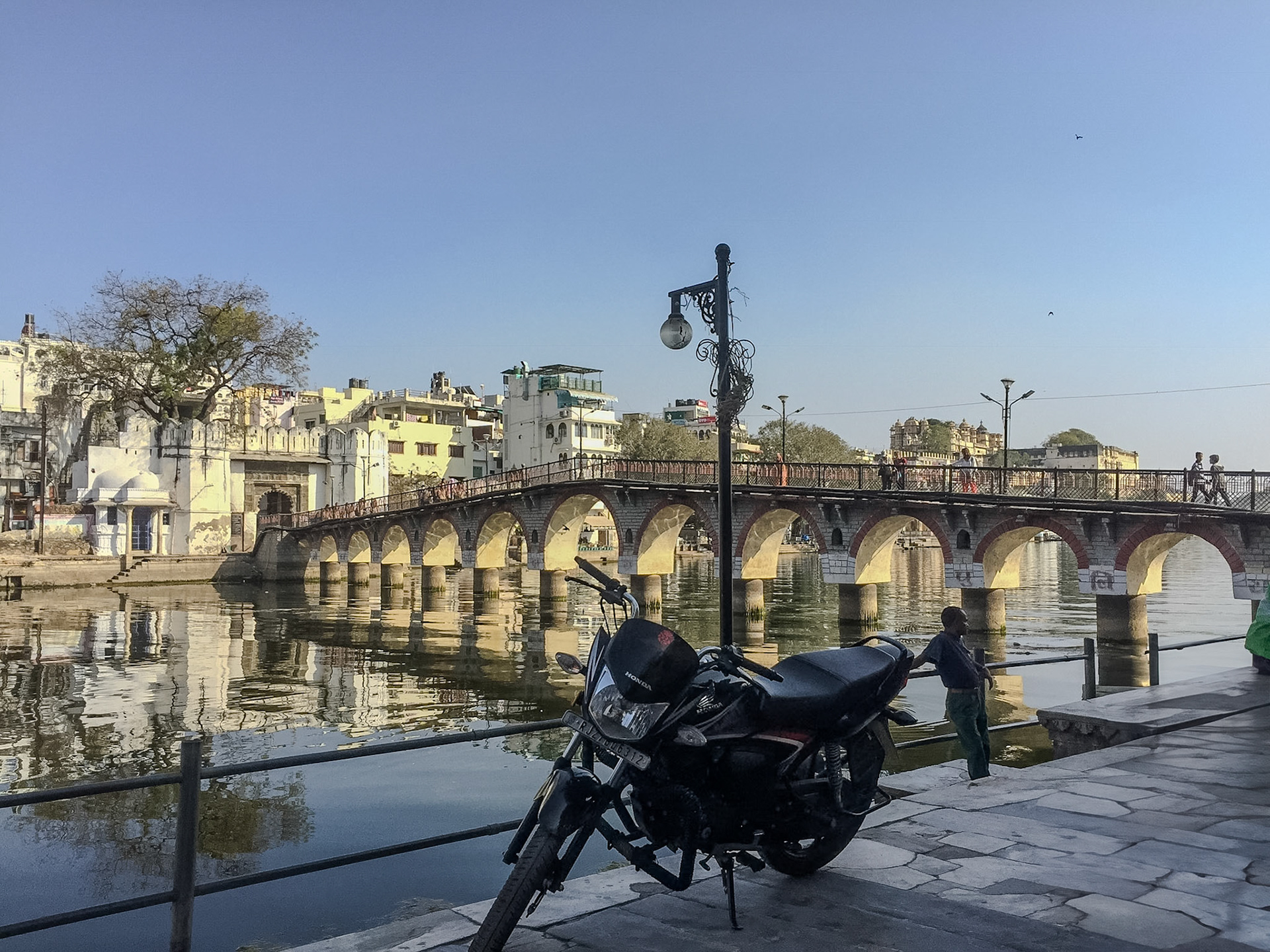 2018-02-20 15:49:09_iPhone 6 back camera 4.15mm f/2.2_f/2.2_1/1800 sec_Jagdish Temple Road_Udaipur_India_24°34'53.5296" N 73°40'51.5208" E