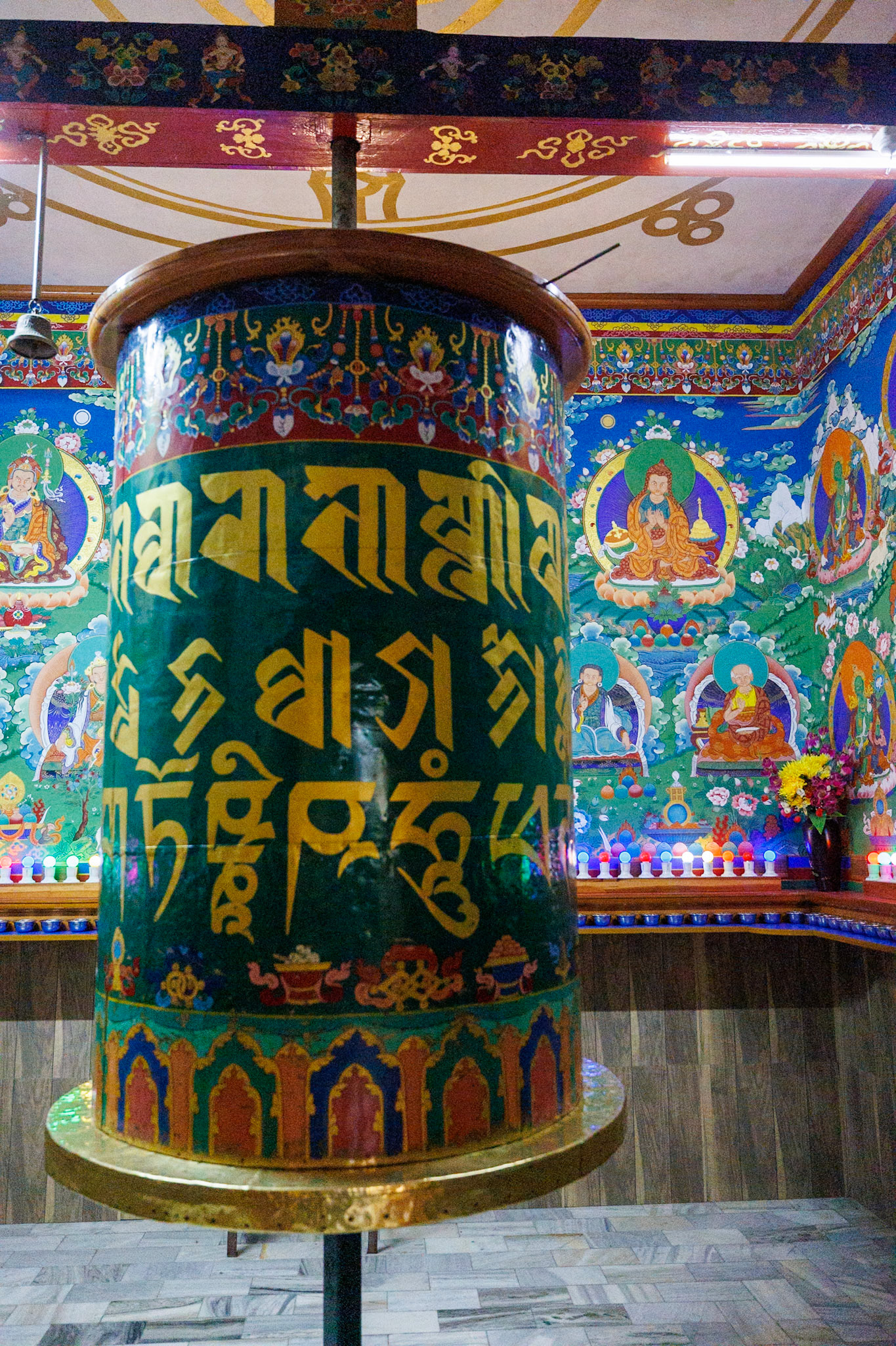 __2025-12-13__Canon__Canon EOS R3__ RF15-35mm F2.8 L IS USM__f/3.2__1/1000 sec__Potala Road__Dharamshala__India__32°13'57.756" N 76°19'28.0992" E