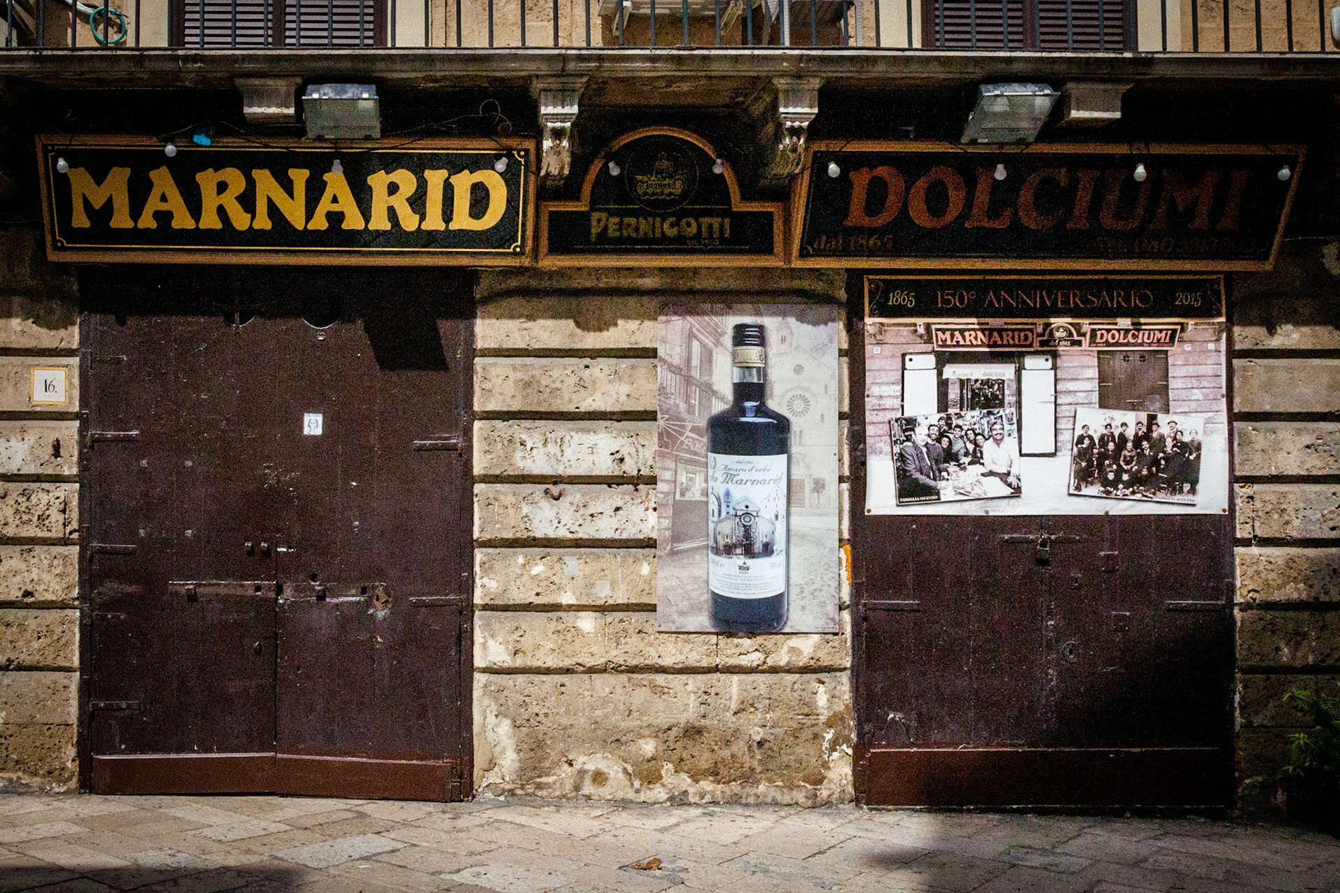 2024-09-06 13:16:35_RF24-240mm F4-6.3 IS USM_f/25_1/8000 sec_Piazza del Ferrarese_Bari_Italy_41°7'42.6468" N 16°52'5.6892" E