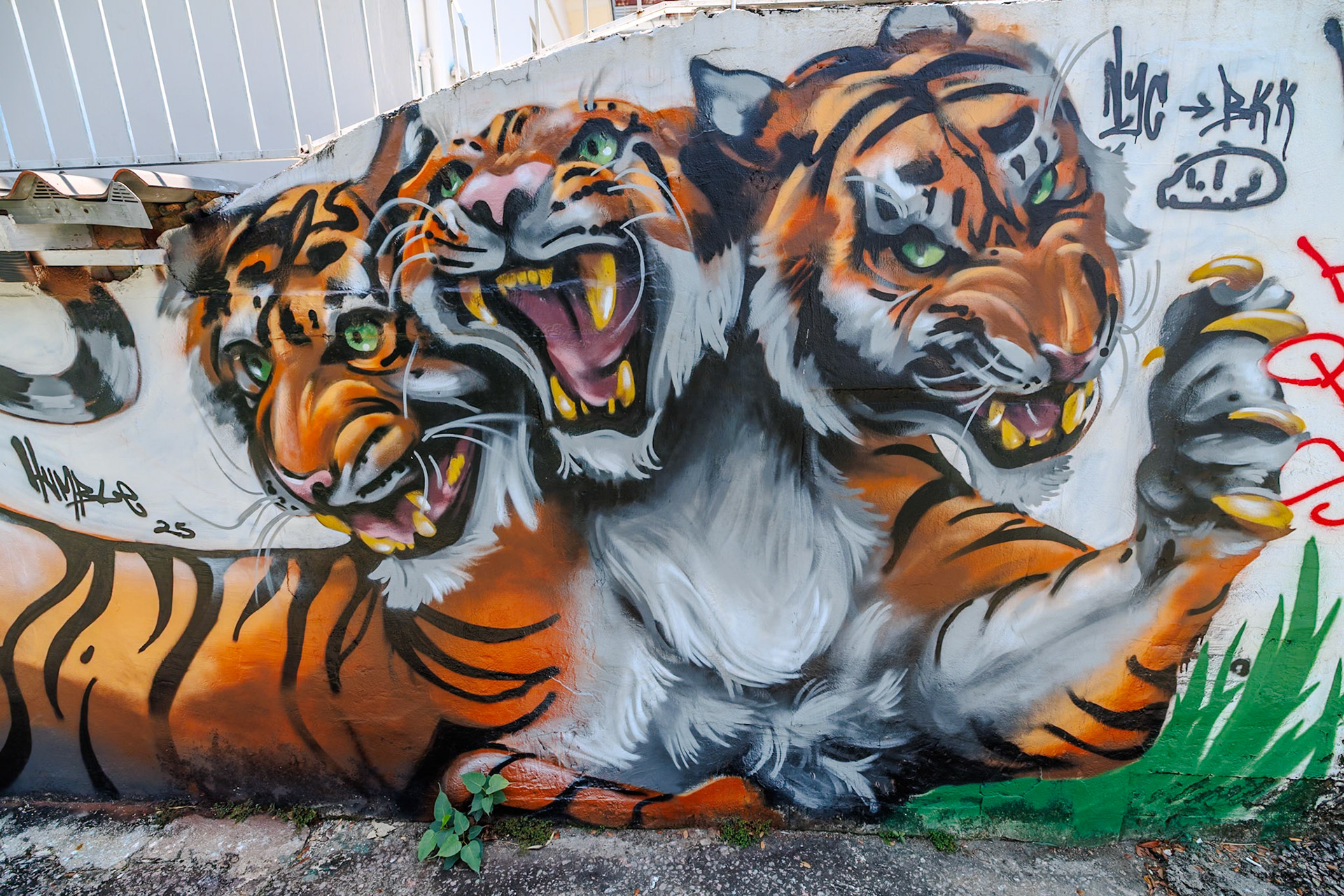 2025-03-06 12:46:19_RF15-35mm F2.8 L IS USM_f/5_1/200 sec_Soi Kasem San 2_Bangkok_Thailand_13°44'57.444" N 100°31'44.1552" E