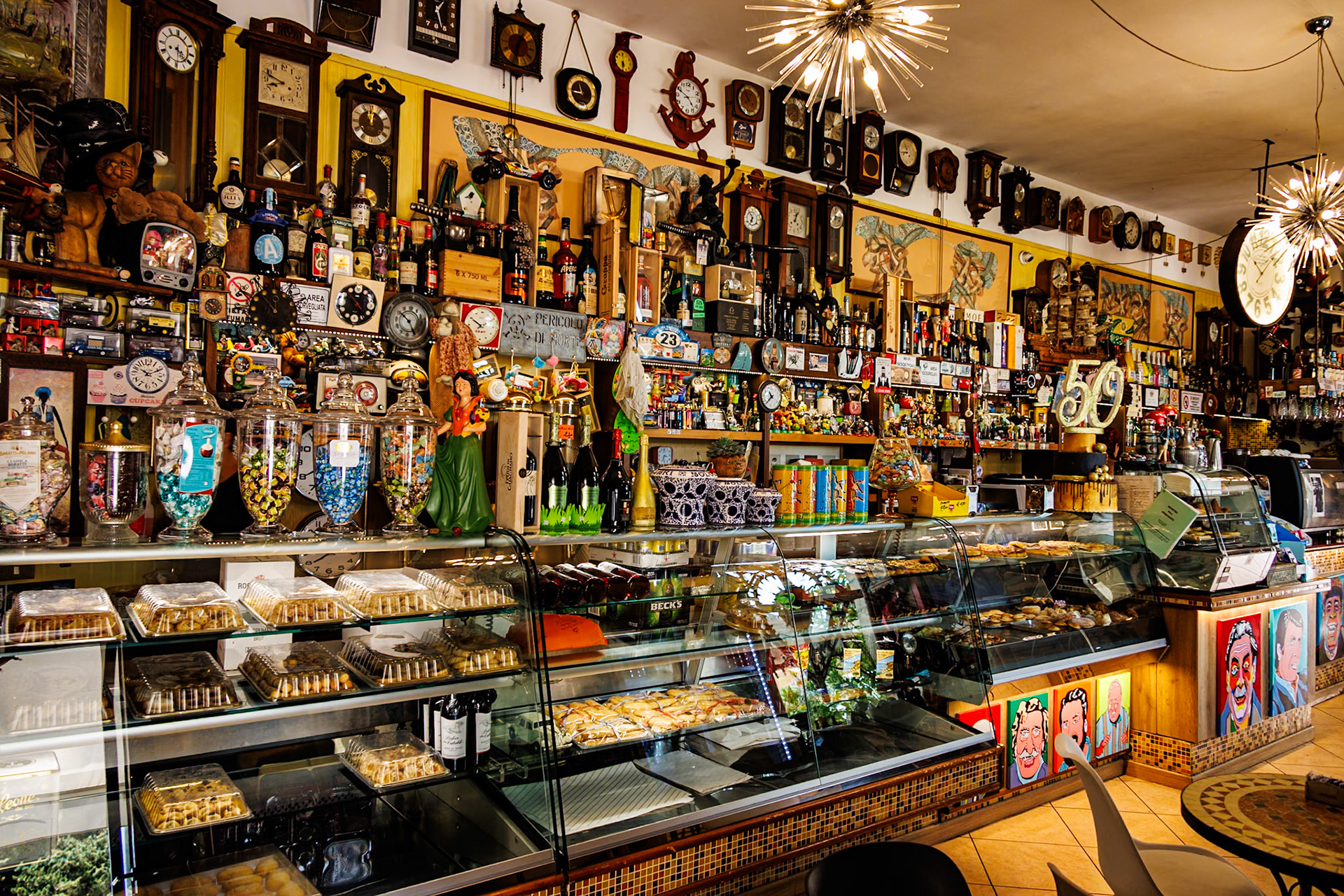 _2024-09-10__Canon__Canon EOS R3__ RF24-240mm F4-6.3 IS USM__f/4__1/60 sec__Via Leonardo Prato__Lecce__Italy__40°21'5.1228" N 18°9'51.8112" E