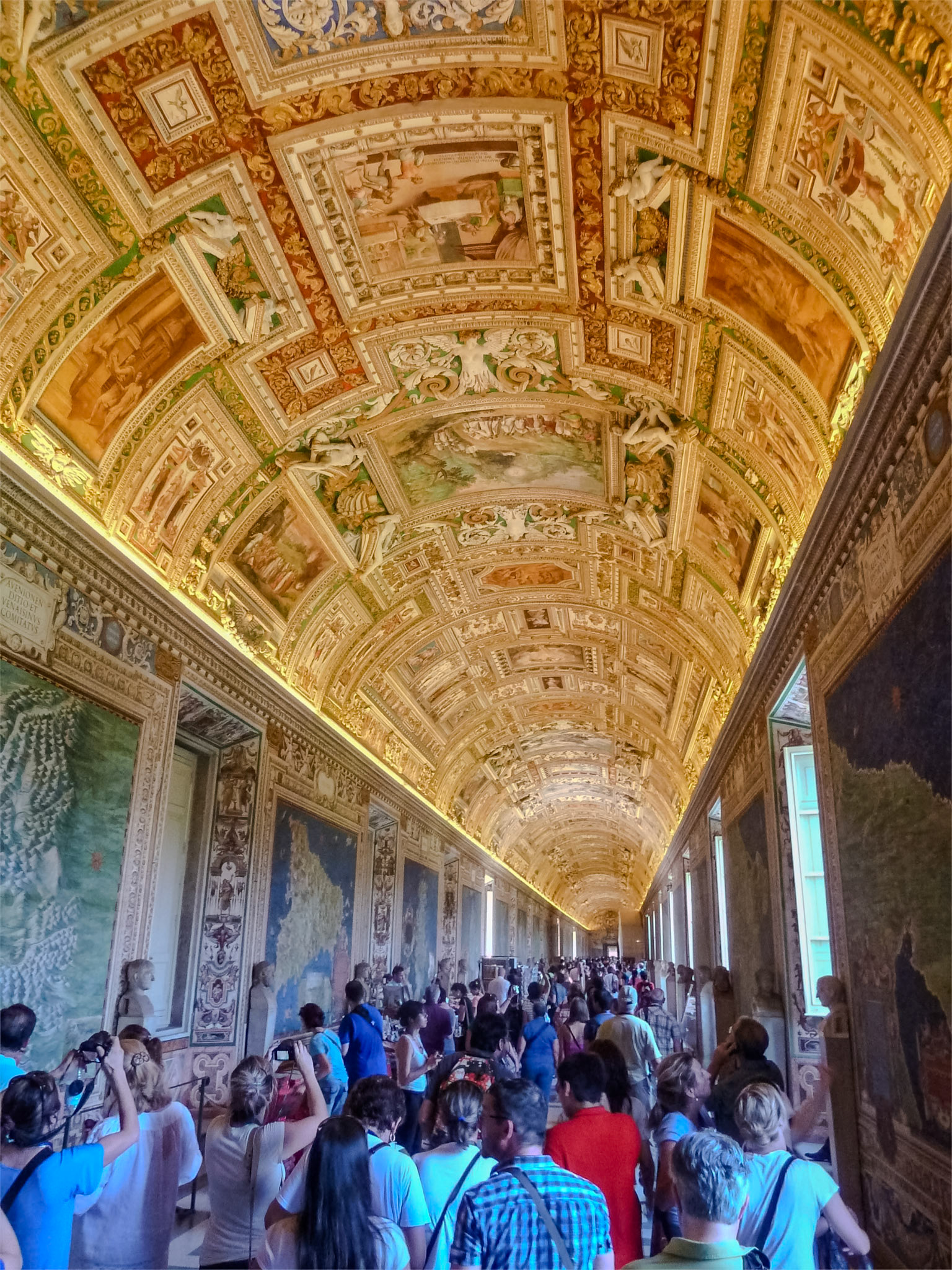 2011-07-13 10:39:01__f/3.3_1/30 sec_Via Lombardia_Rome_Italy_41°54'26.4384" N 12°29'13.11" E