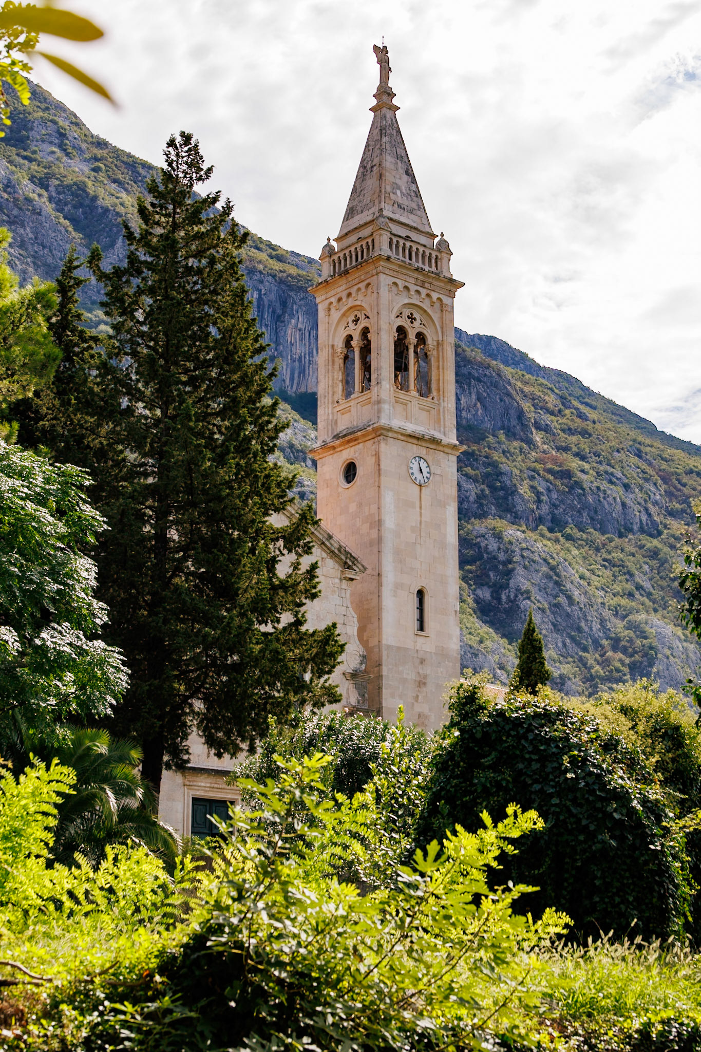 2024-09-17 10:29:26RF24-240mm F4-6.3 IS USMf/91/200 sec42°28'0.876" N 18°45'47.4552" E