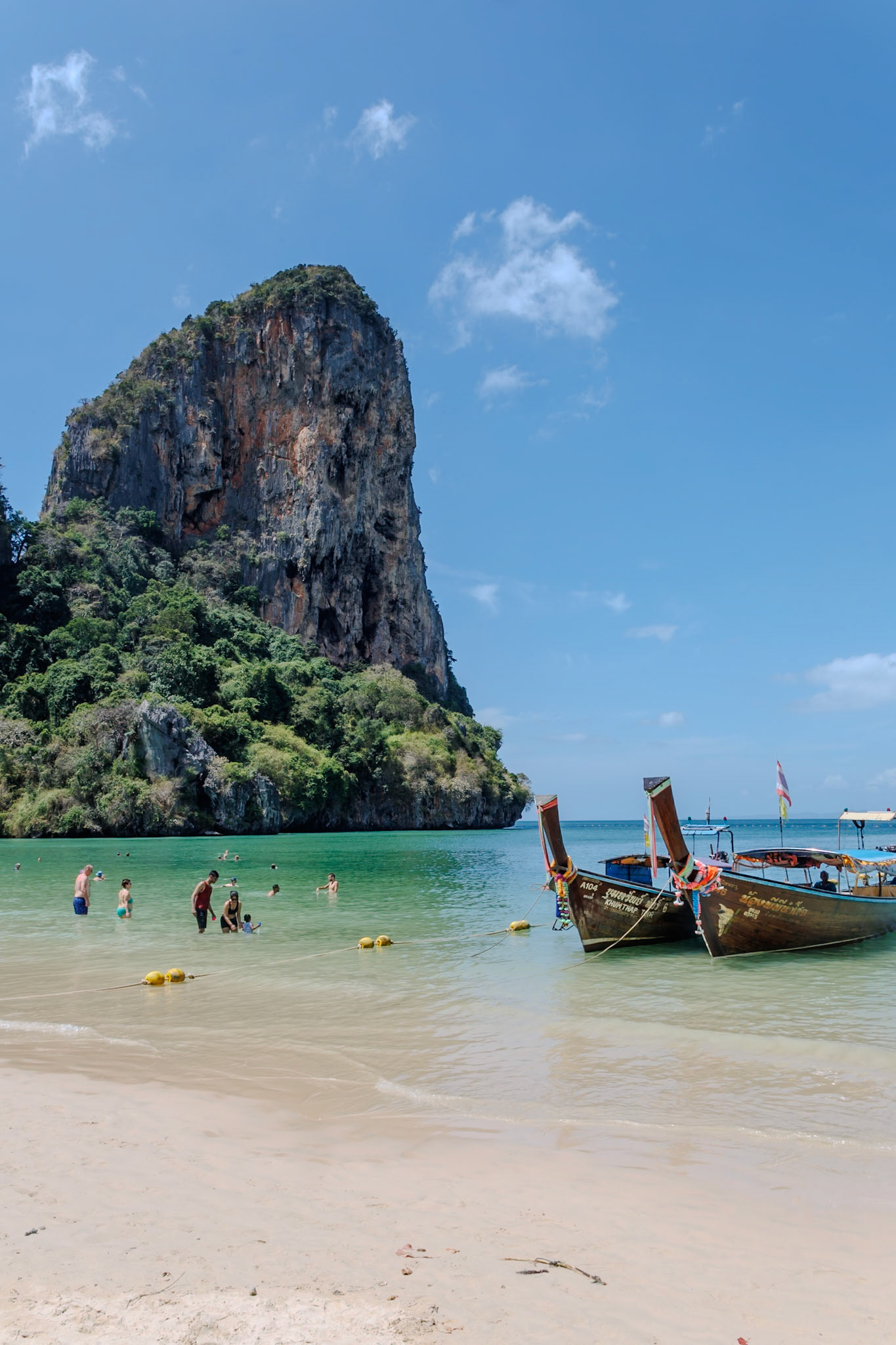 _2025-02-28__Canon__Canon EOS R3__ RF28-70mm F2.8 IS STM__f/22__1/30 sec__Railay Promenade__Ban Ao Nang__Thailand__8°0'38.826" N 98°50'17.4048" E