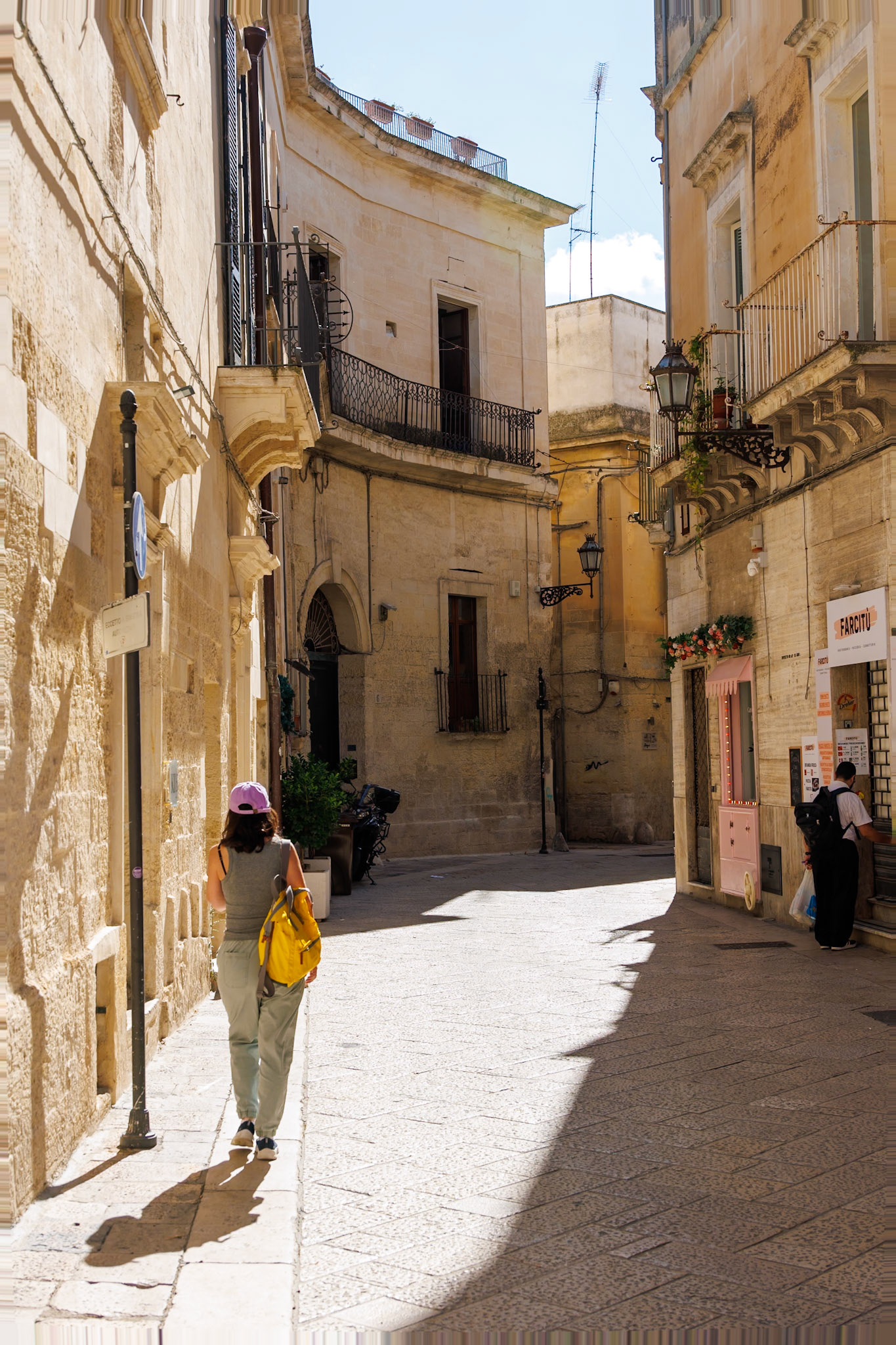 2024-09-11 09:08:32_RF24-240mm F4-6.3 IS USM_f/7.1_1/160 sec_Via Leonardo Prato_Lecce_Italy_40°21'17.2152" N 18°10'11.316" E