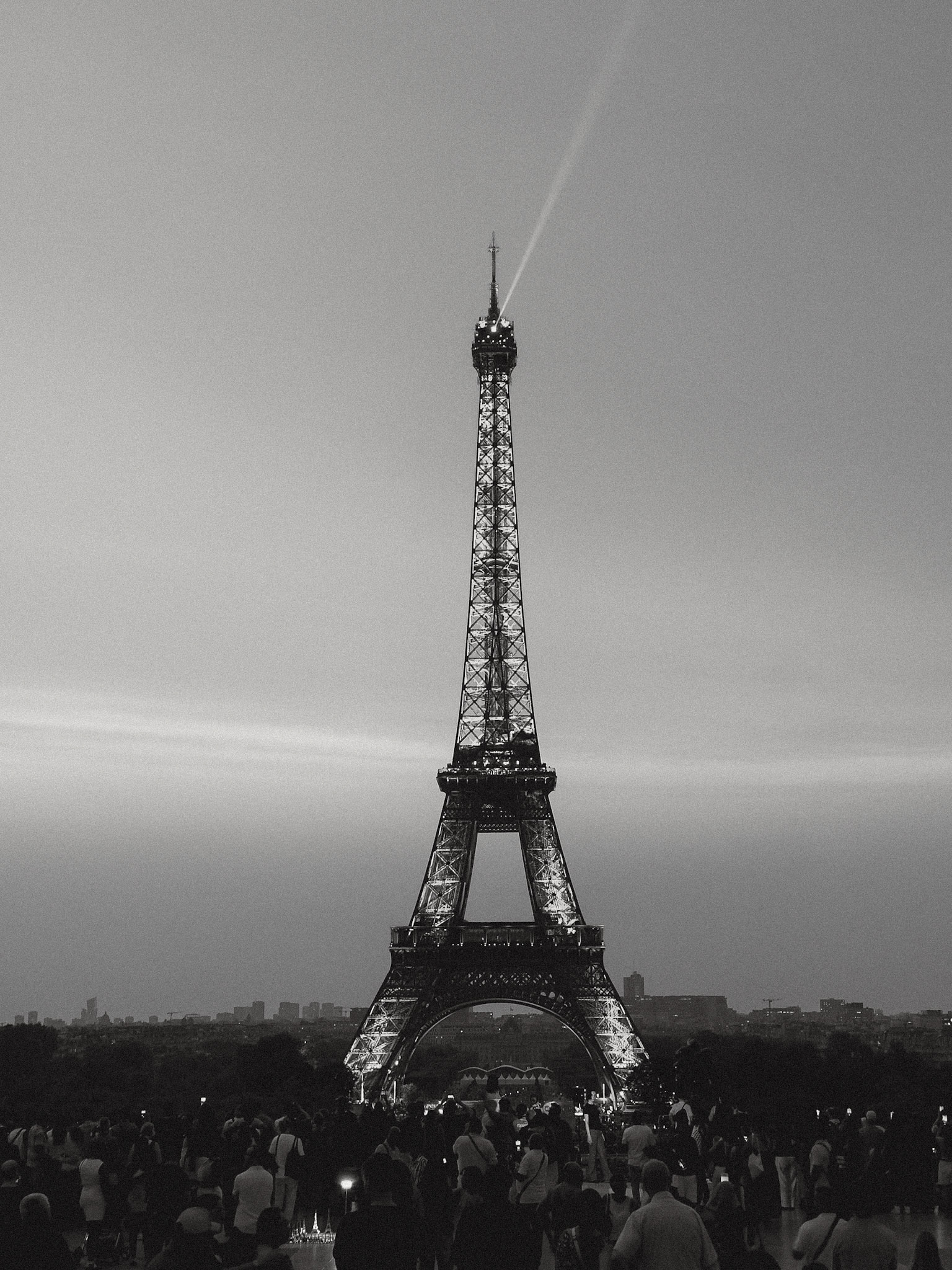 _2025-06-13__iPhone 15 Pro__ iPhone 15 Pro back triple camera 6.765mm f/1.78__f/1.8__1/60 sec__Avenue de New York__Paris__France__48°51'43.902" N 2°17'17.7288" E_