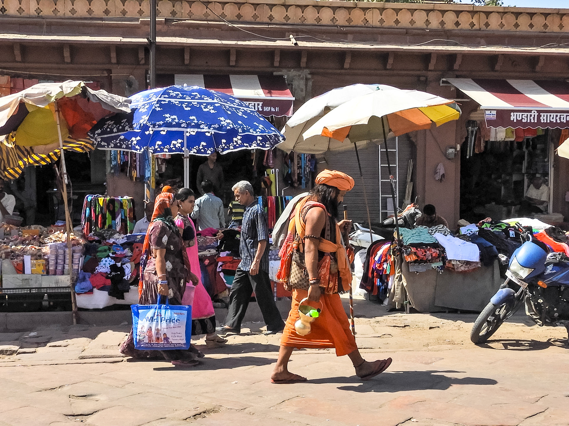 _2018-02-24__Nikon__Coolpix B700__ __f/3.3__1/1600 sec________