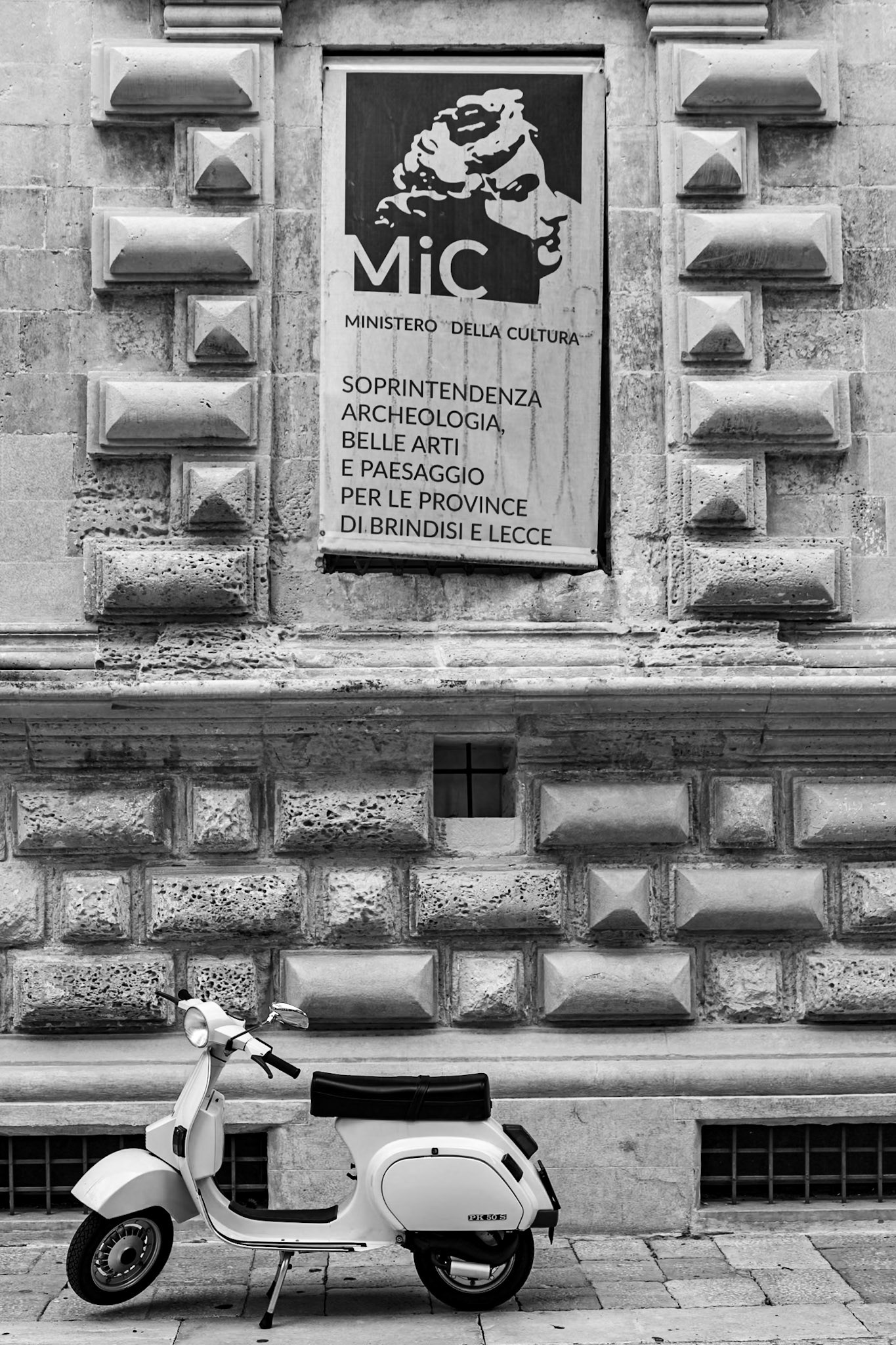 _2024-09-10__Canon__Canon EOS R3__ RF24-240mm F4-6.3 IS USM__f/7.1__1/160 sec__Via Leonardo Prato__Lecce__Italy__40°21'4.662" N 18°9'53.946" E