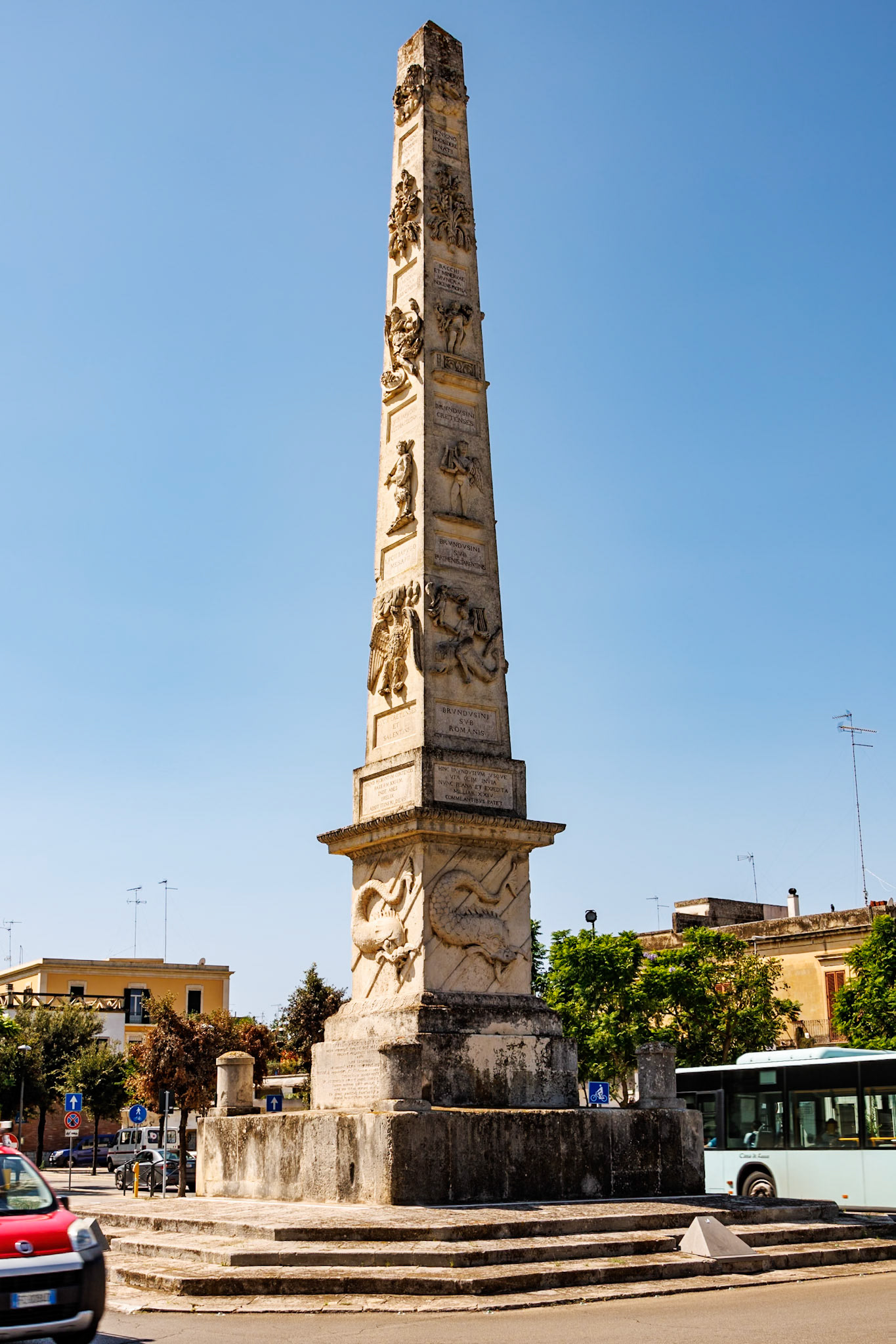 2024-09-12 11:09:56_RF24-240mm F4-6.3 IS USM_f/16_1/80 sec_Via Leonardo Prato_Lecce_Italy_40°21'27.882" N 18°10'2.5572" E