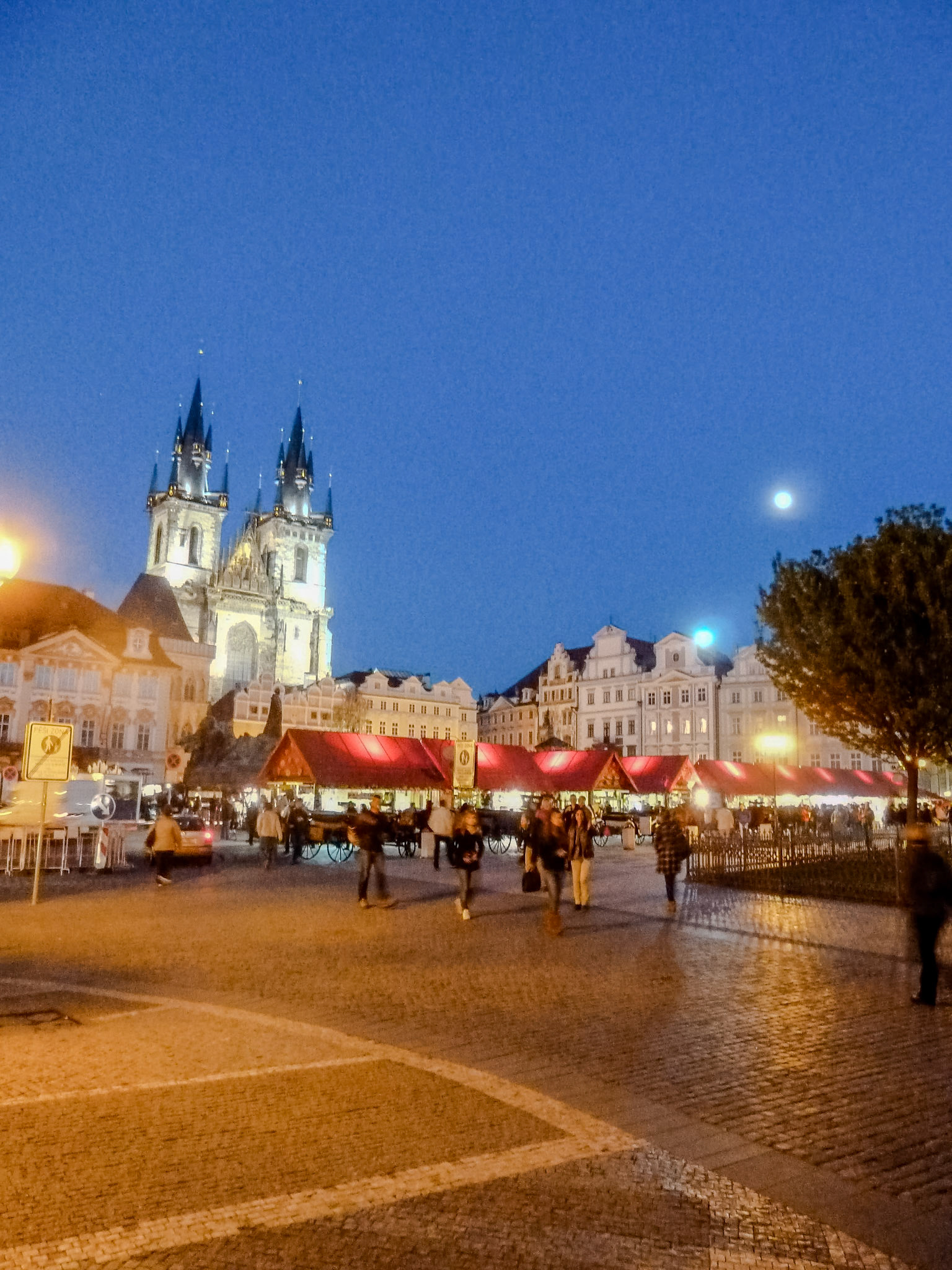 _2011-04-17__Panasonic__DMC-TZ10__ __f/3.3__1/5 sec__Mánesův most__Prague__Czechia__50°5'22.5204" N 14°24'45.8712" E