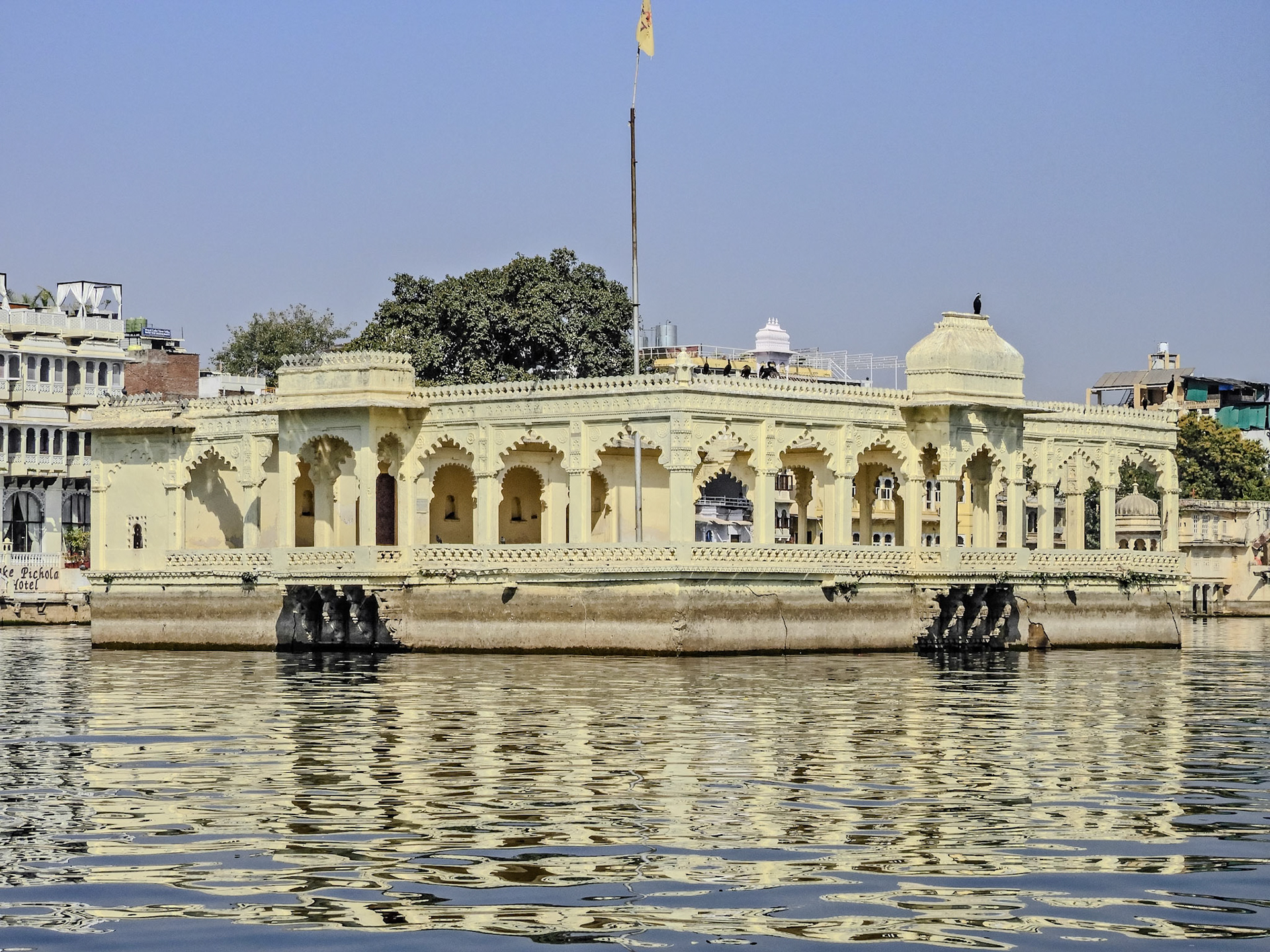 2018-02-21 10:45:59__f/4.8_1/1600 sec_Ambrai Ghat Pavillion_Udaipur_India_