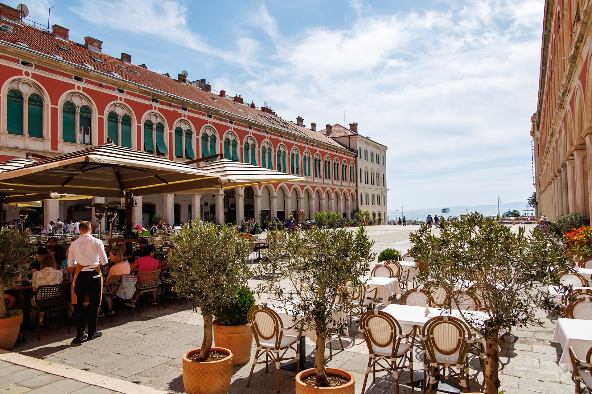 2024-09-22 12:42:13RF24-240mm F4-6.3 IS USMf/81/250 sec43°30'34.3692" N 16°26'12.3108" E