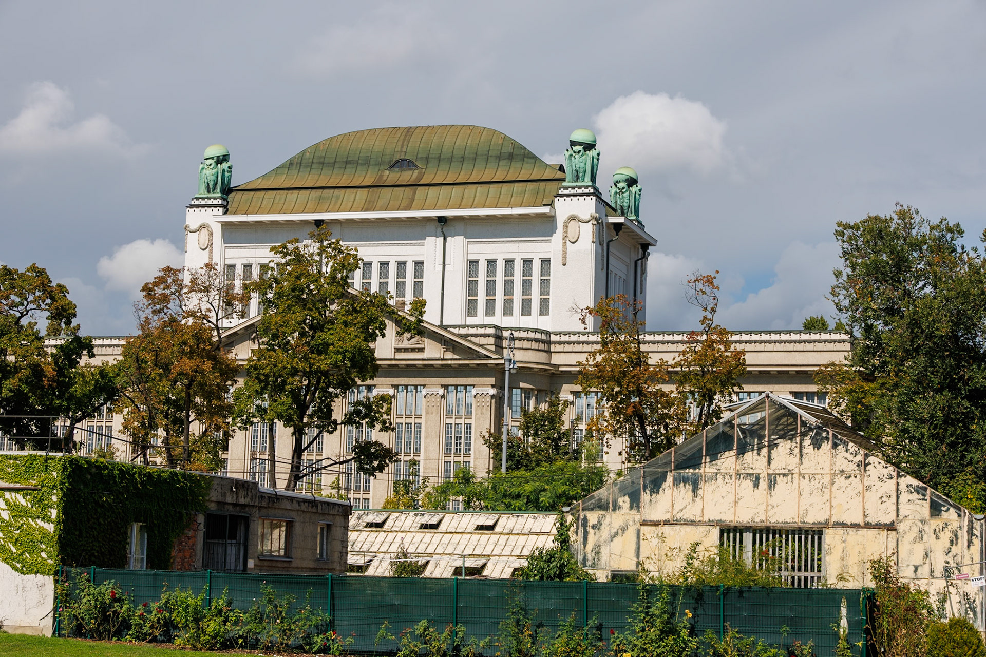 _2024-09-25__Canon__Canon EOS R3__ RF24-240mm F4-6.3 IS USM__f/10__1/320 sec__Mihanovićeva ulica__City of Zagreb__Croatia__45°48'17.4888" N 15°58'14.7108" E