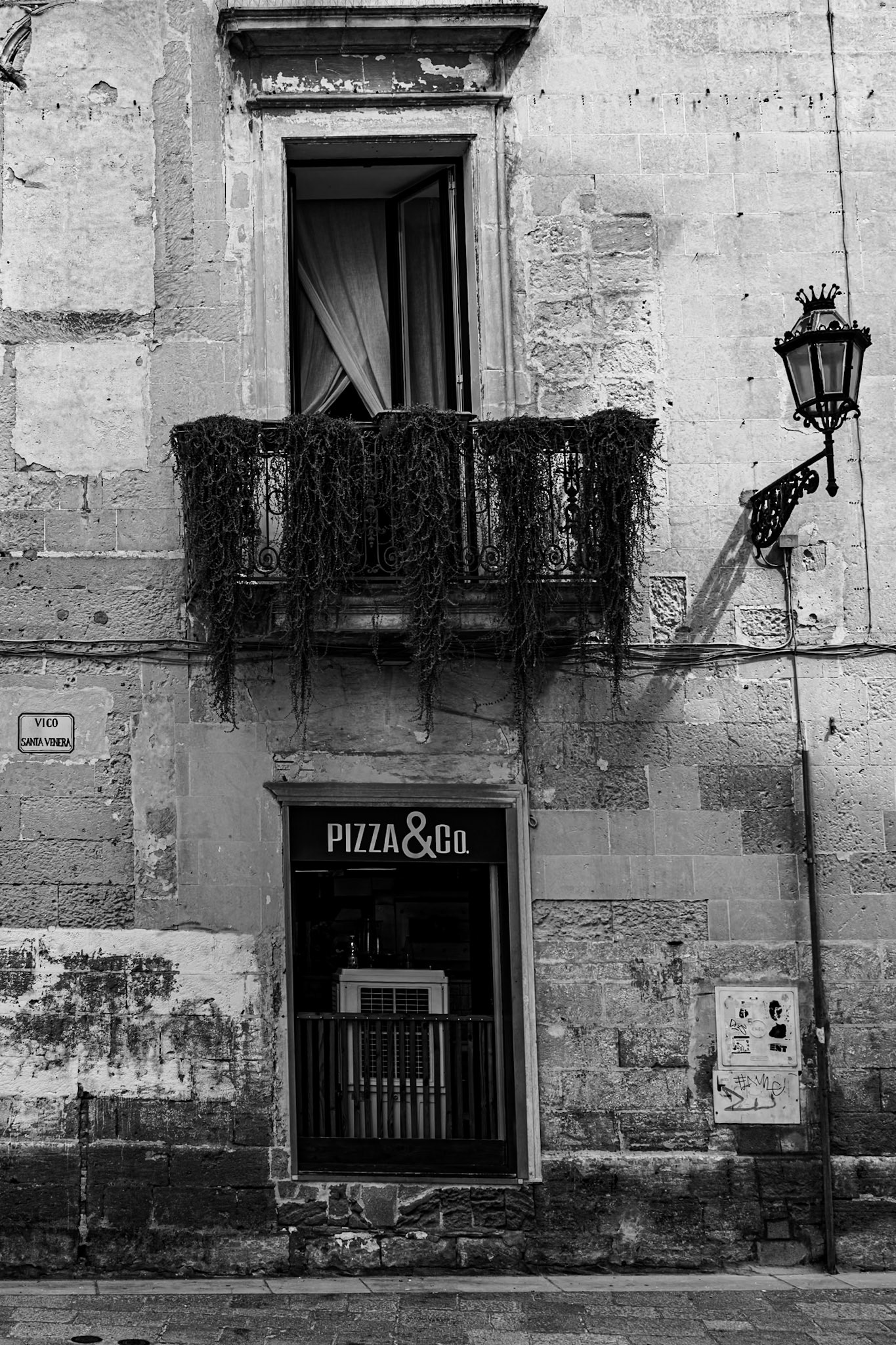 _2024-09-10__Canon__Canon EOS R3__ RF24-240mm F4-6.3 IS USM__f/7.1__1/160 sec__Via Leonardo Prato__Lecce__Italy__40°21'6.9048" N 18°10'3.1728" E