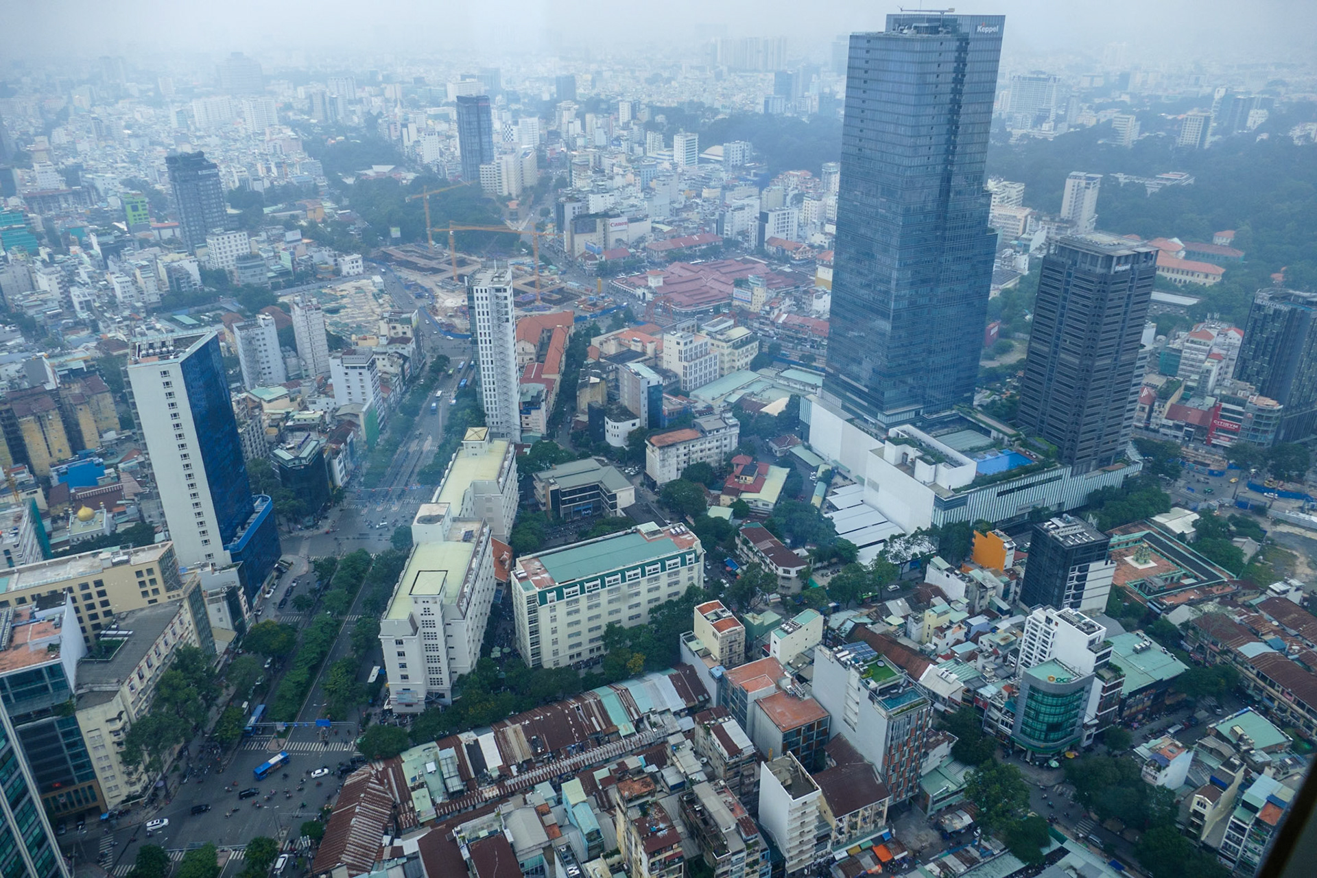_2019-09-20__Panasonic__DMC-FZ1000__ __f/2.8__1/1600 sec__Hai Trieu Street__Thủ Đức__Vietnam__10°46'18.3432" N 106°42'15.5628" E