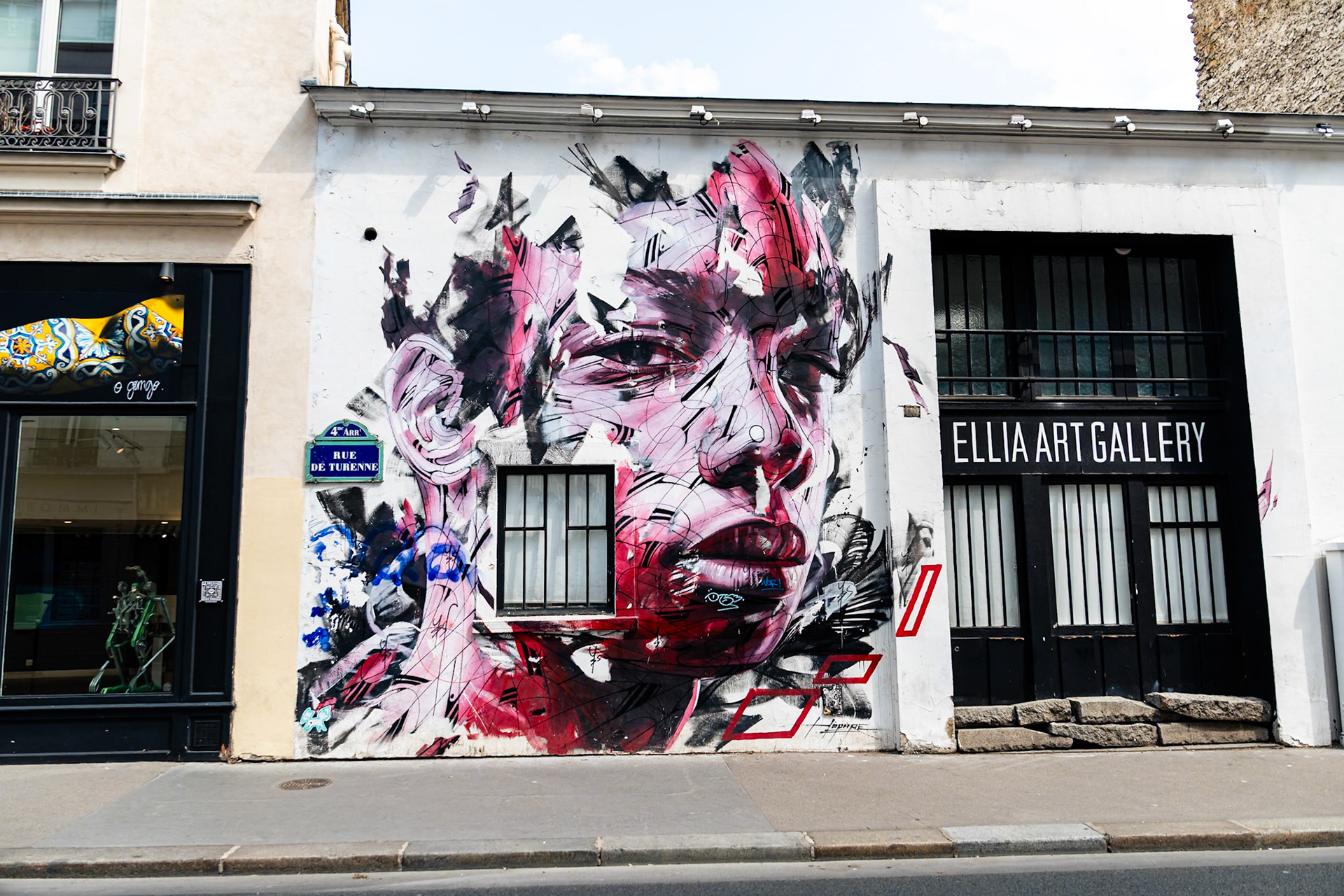 _2025-06-09__Canon__Canon EOS R3__ RF28-70mm F2.8 IS STM__f/2.8__1/800 sec__Rue Madame de Sévigné__Paris__France__48°51'18.2268" N 2°21'49.608" E