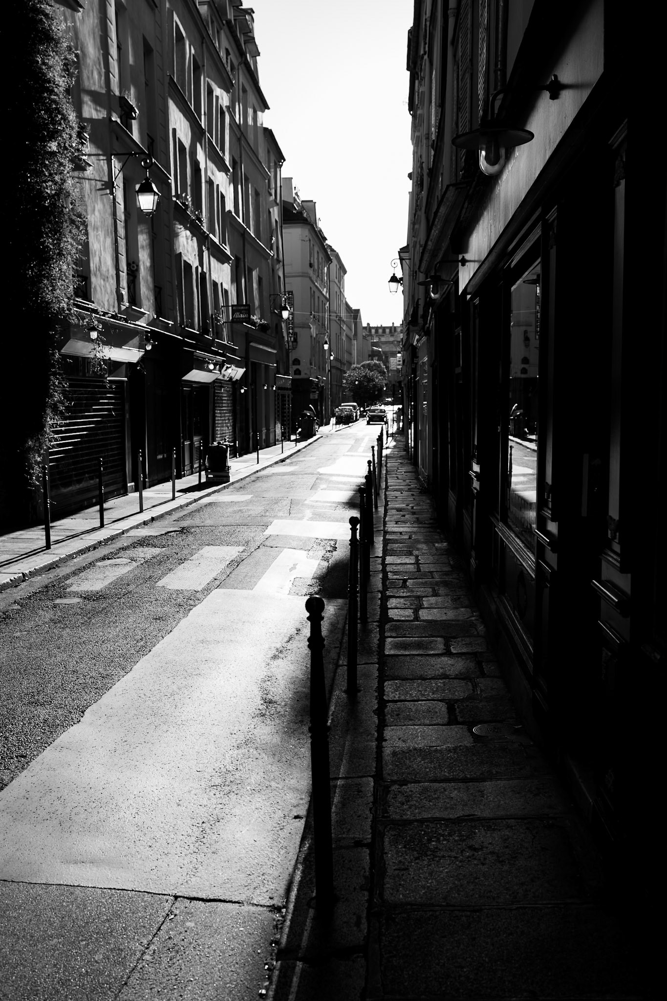 _2025-06-29__Canon__Canon EOS R3__ RF15-35mm F2.8 L IS USM__f/5.6__1/250 sec__Rue Notre-Dame-de-Nazareth__Paris__France__48°52'0.8292" N 2°21'38.592" E