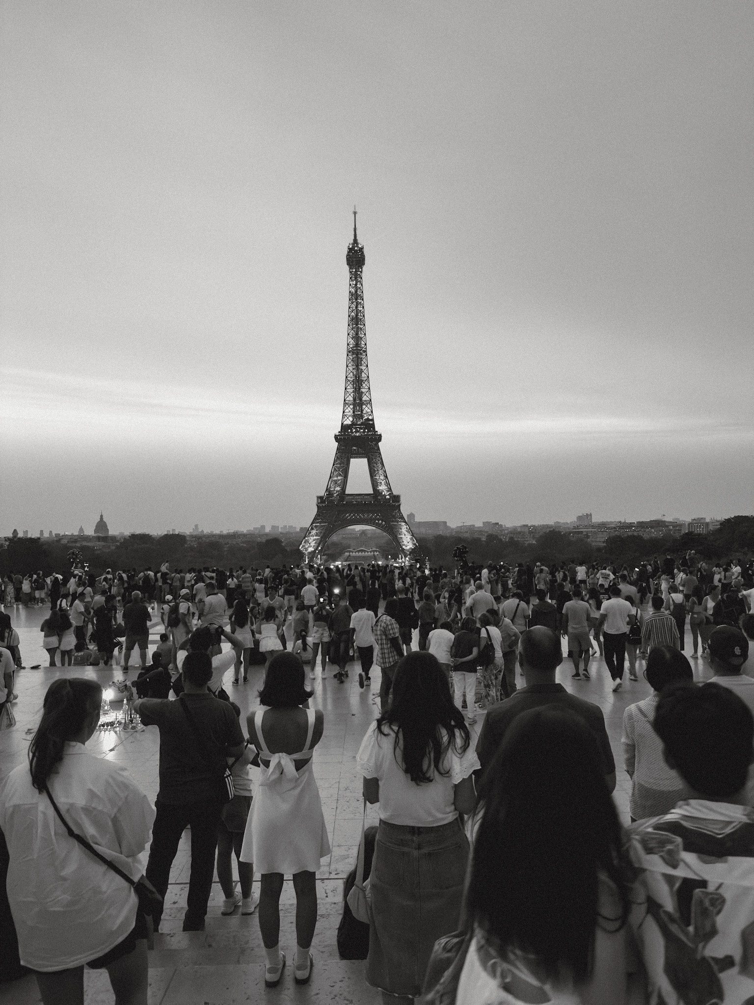 2025-06-13 21:54:56_iPhone 15 Pro back triple camera 6.765mm f/1.78_f/1.8_1/60 sec_Avenue de New York_Paris_France_48°51'43.992" N 2°17'17.6568" E