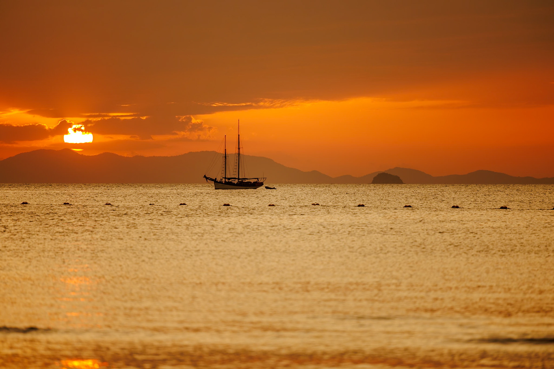 _2025-02-27__Canon__Canon EOS R3__ RF70-200mm F2.8 L IS USM__f/2.8__1/500 sec__Railay Promenade__Ban Ao Nang__Thailand__8°0'36.09" N 98°50'15.702" E