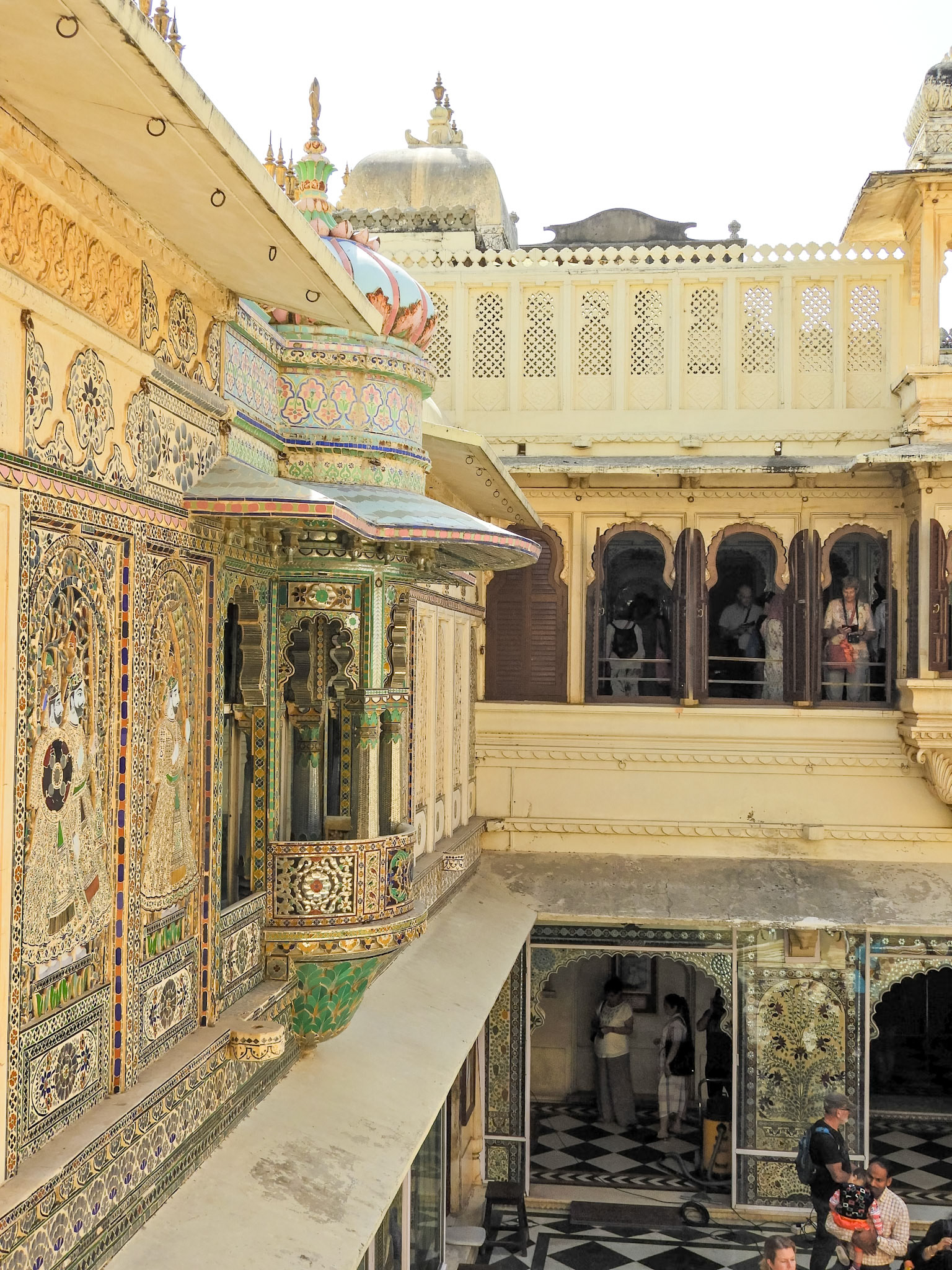 _2018-02-20__Coolpix B700__ __f/3.8__1/640 sec__Jagdish Temple Road__Udaipur__India__24°34'36.048" N 73°41'1.5432" E_