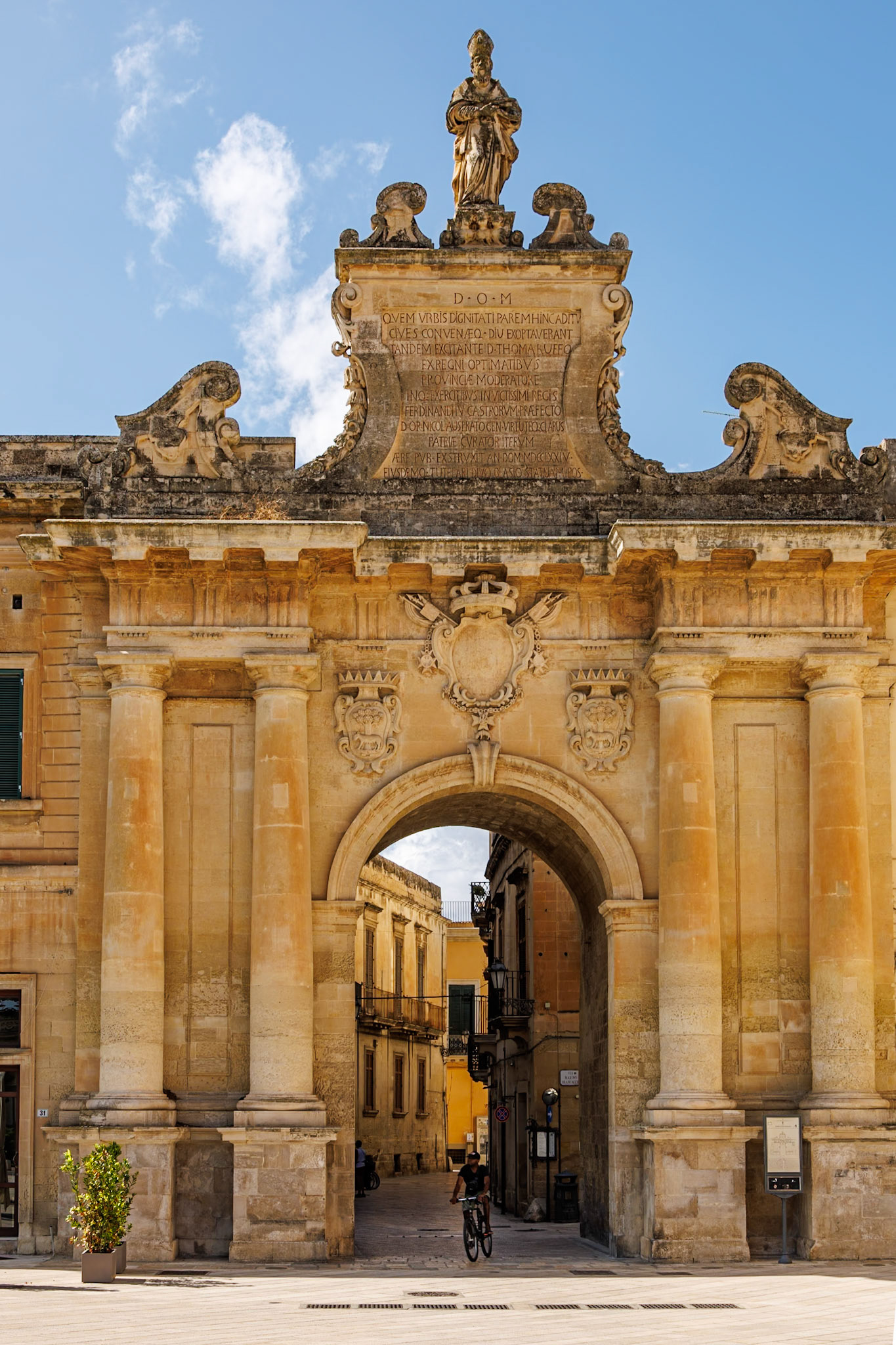 2024-09-13 13:56:21_RF24-240mm F4-6.3 IS USM_f/13_1/80 sec_Via Leonardo Prato_Lecce_Italy_40°20'58.1712" N 18°10'22.0368" E