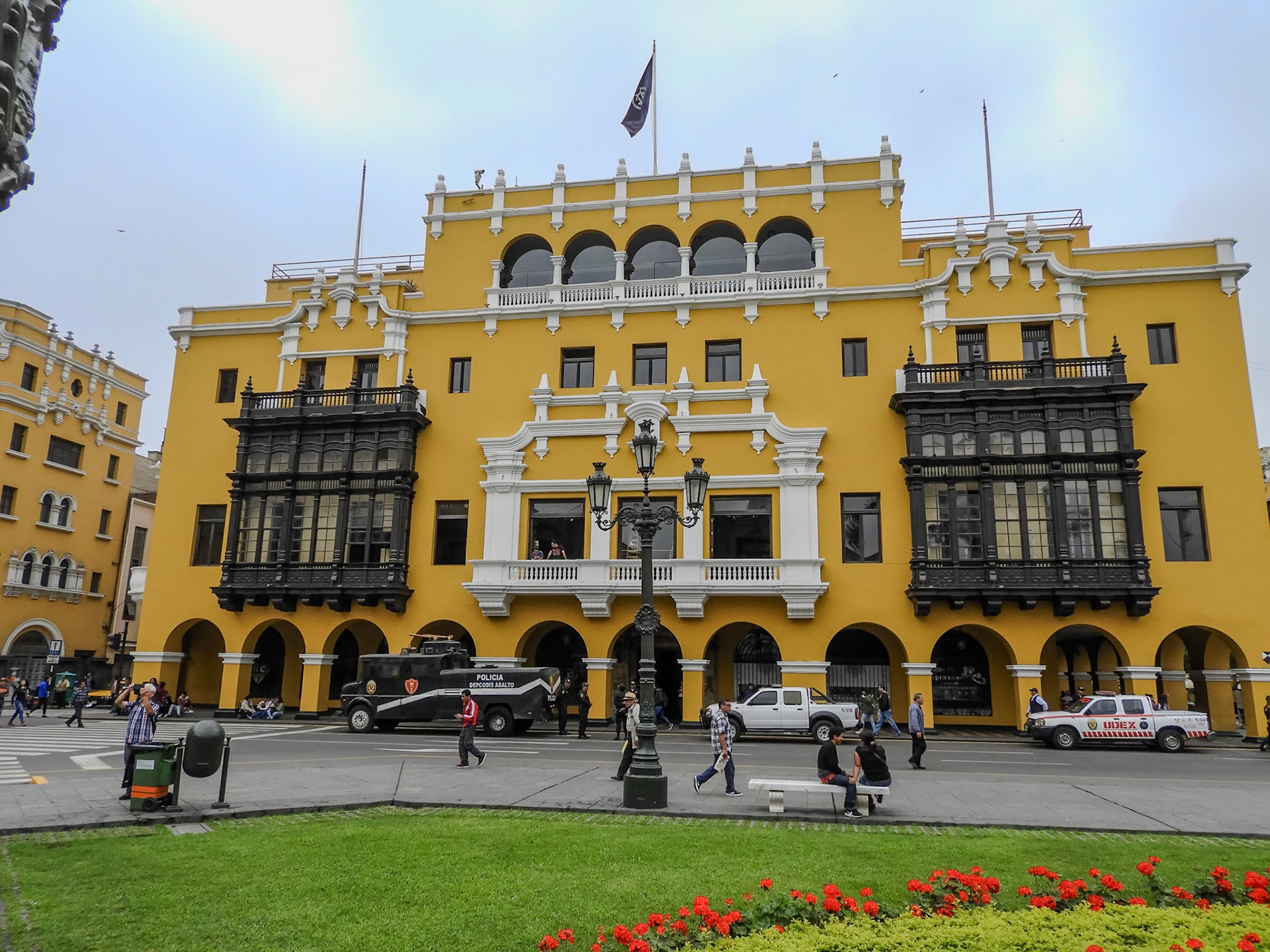 _2018-10-13__Coolpix B700__ __f/3.3__1/1250 sec_________