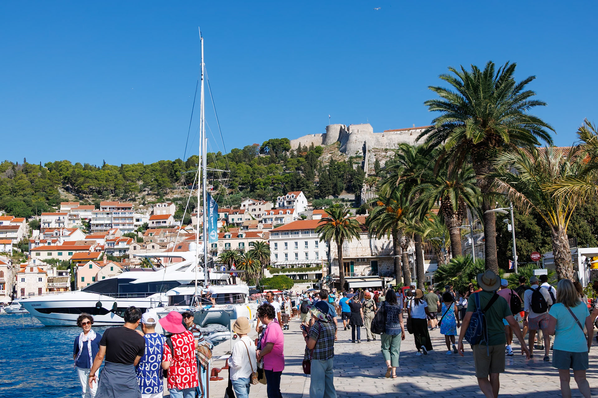 _2024-09-23__Canon__Canon EOS R3__ RF24-240mm F4-6.3 IS USM__f/9__1/200 sec__Riva__Grad Hvar__Croatia__43°10'14.1888" N 16°26'28.4892" E