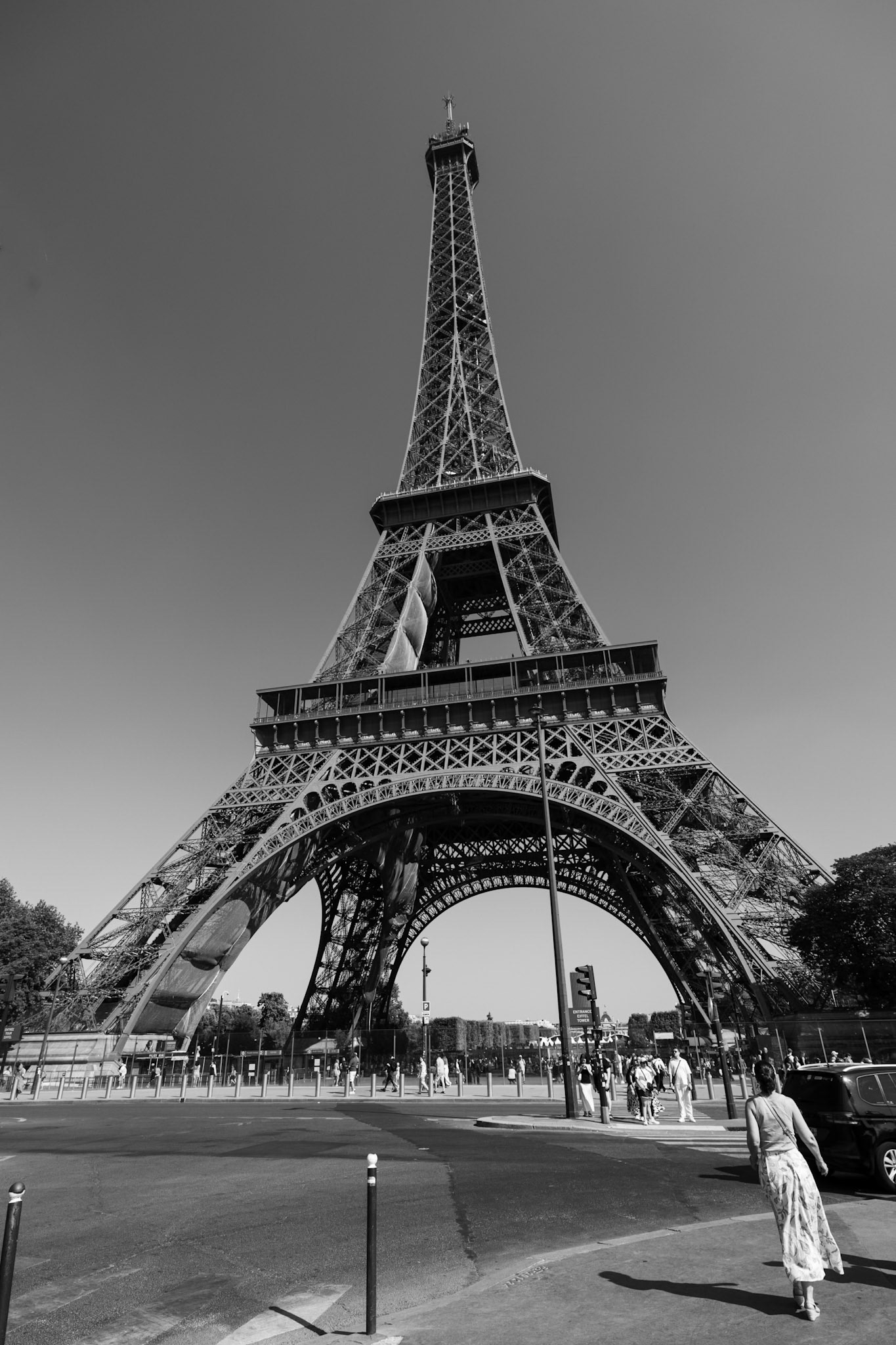 _2025-06-20__Canon EOS R3__ RF15-35mm F2.8 L IS USM__f/6.3__1/320 sec__Avenue de New York__Paris__France__48°51'33.1812" N 2°17'33.9612" E_