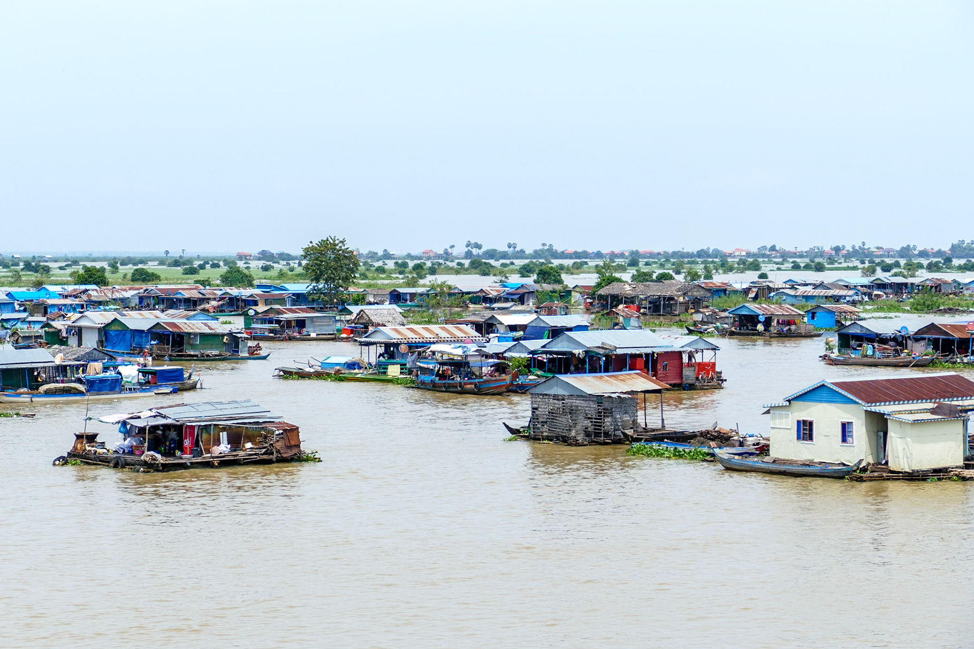 _2019-09-27__Panasonic__DMC-FZ1000__ __f/3.8__1/1250 sec__Kdey Thnoat Road__Kampong Chhnang__Cambodia__12°17'56.1948" N 104°40'4.4112" E