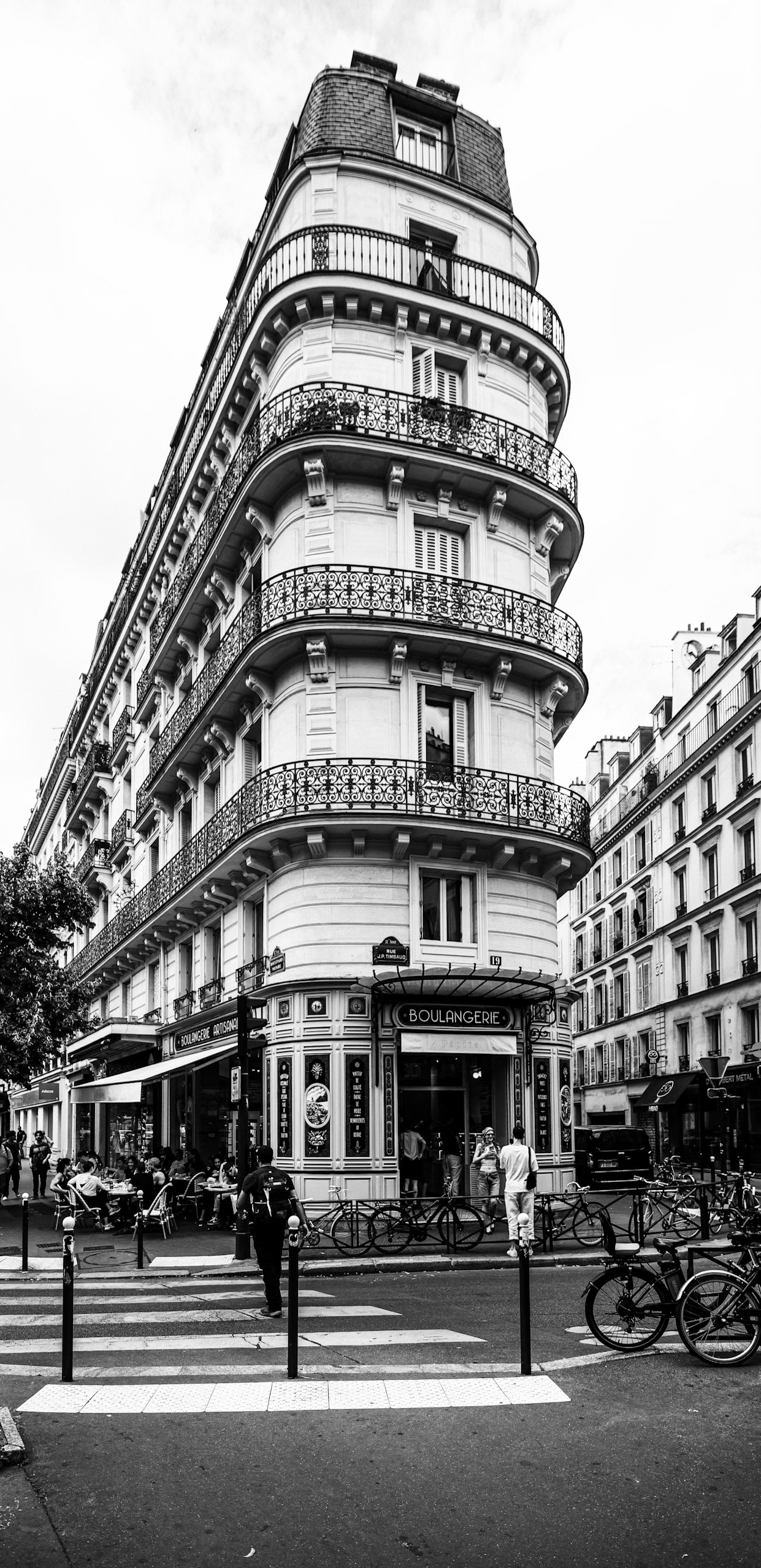 2025-06-14 14:57:27_RF15-35mm F2.8 L IS USM_f/2.8_1/1000 sec_Rue Meslay_Paris_France_48°51'51.4872" N 2°22'0.2028" E