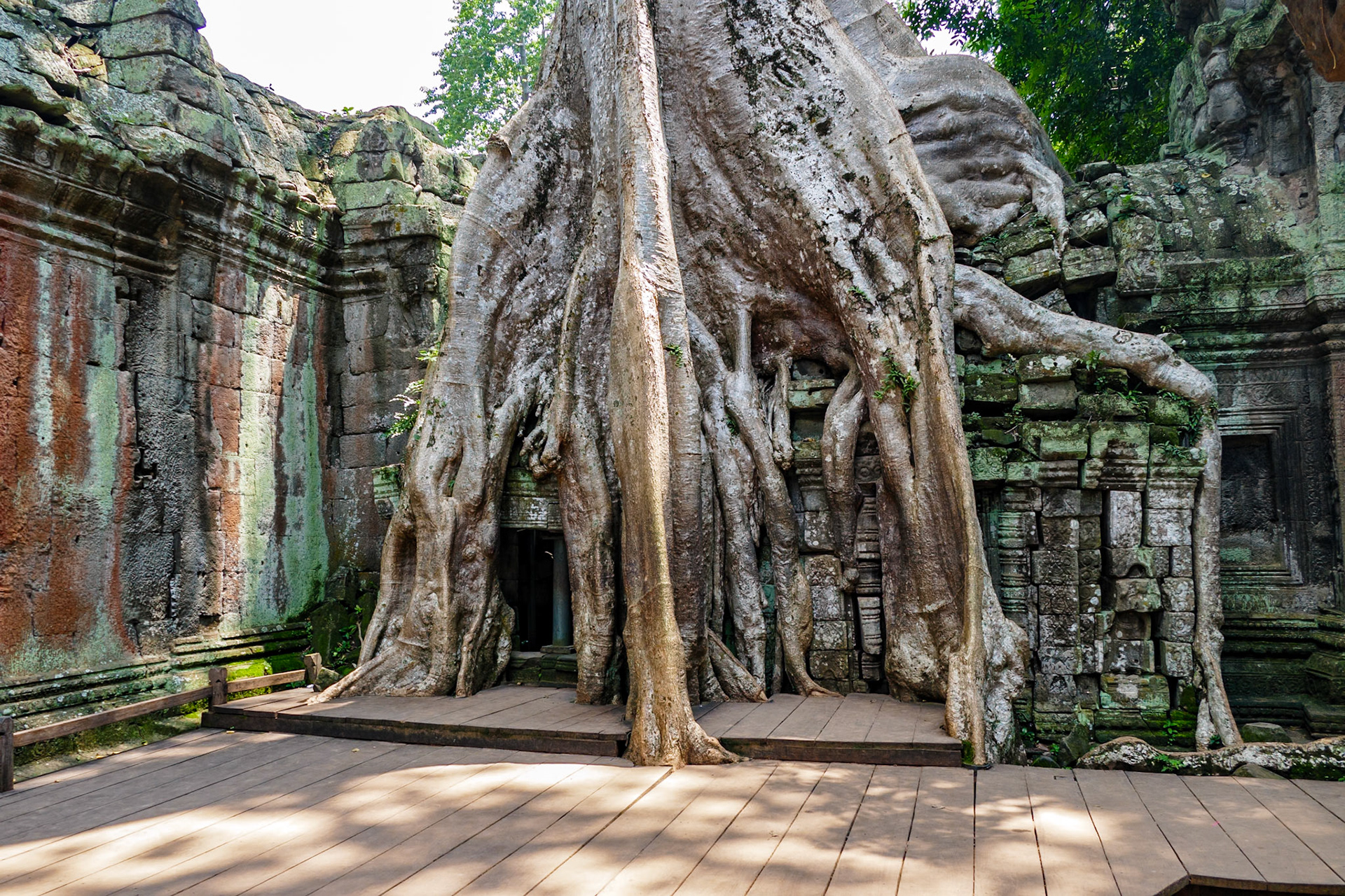 _2019-09-30__Panasonic__DMC-FZ1000__ __f/2.9__1/200 sec__Ankor Wat__Siem Reap__Cambodia__13°26'6.2016" N 103°53'23.3952" E