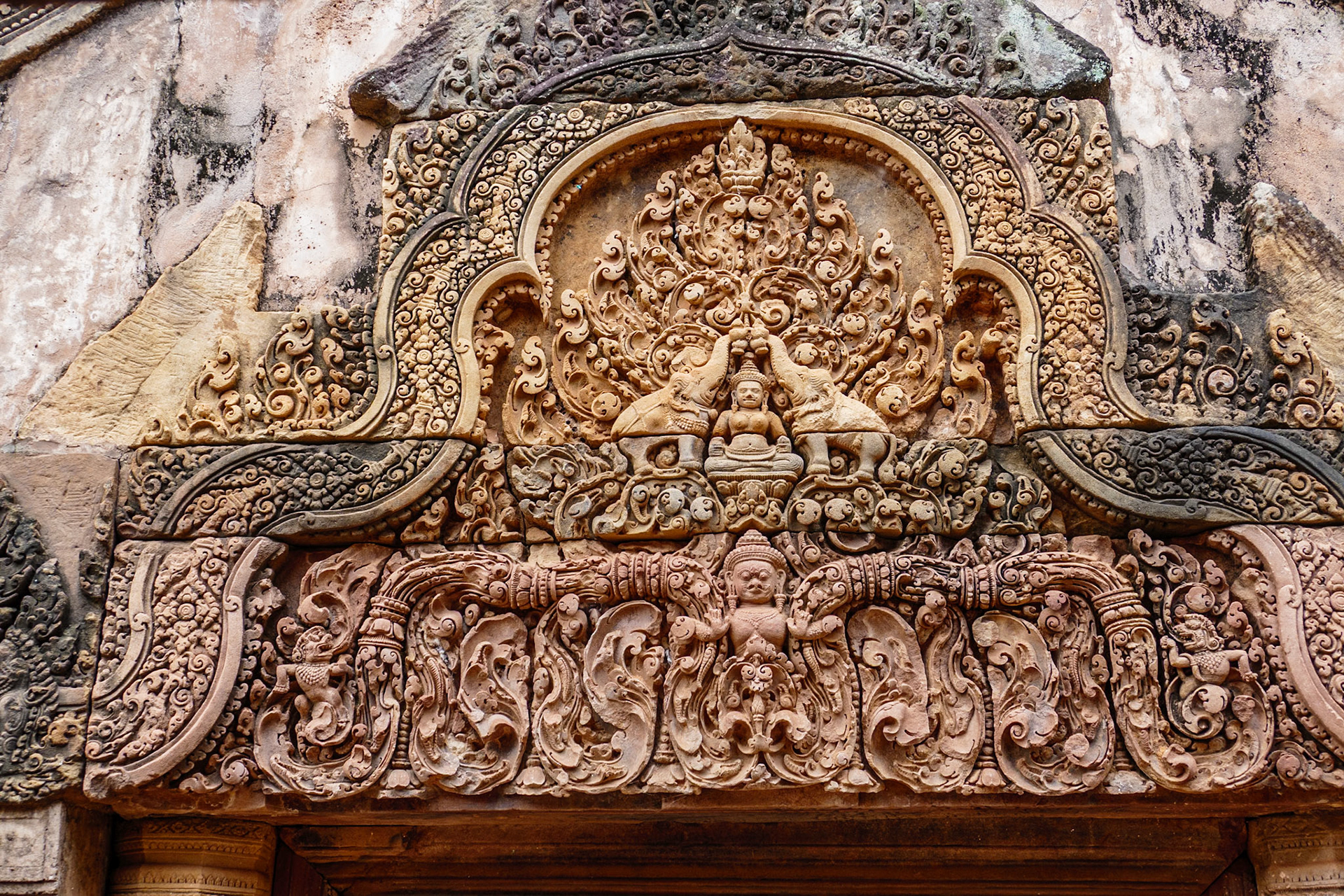 _2019-09-29__Panasonic__DMC-FZ1000__ __f/3.2__1/160 sec__Causeway of Banteay Srei__Ankor Wat__Cambodia__13°35'56.0688" N 103°57'48.1644" E