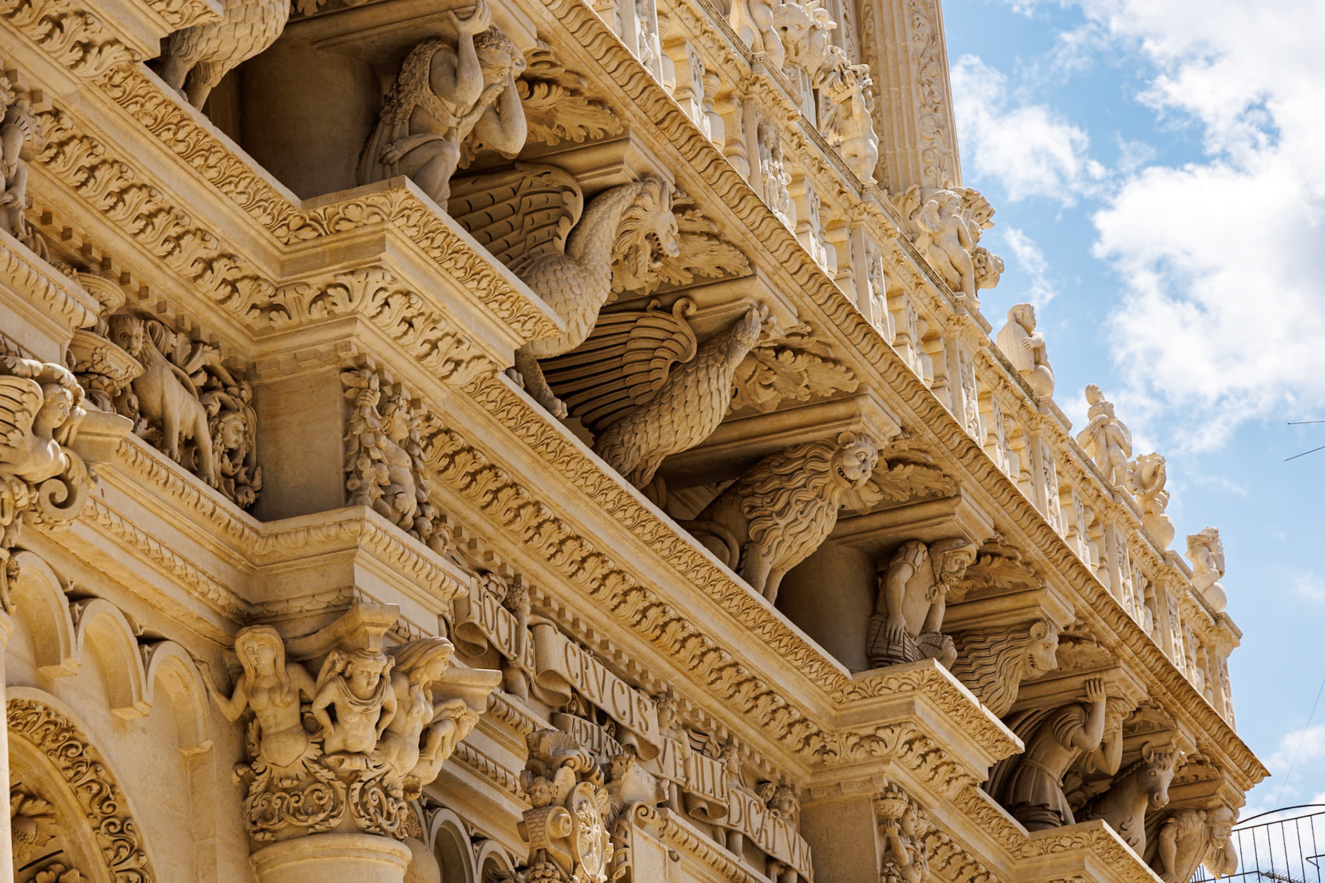 _2024-09-11__Canon__Canon EOS R3__ RF24-240mm F4-6.3 IS USM__f/8__1/200 sec__Via Leonardo Prato__Lecce__Italy__40°21'18.558" N 18°10'21.9972" E