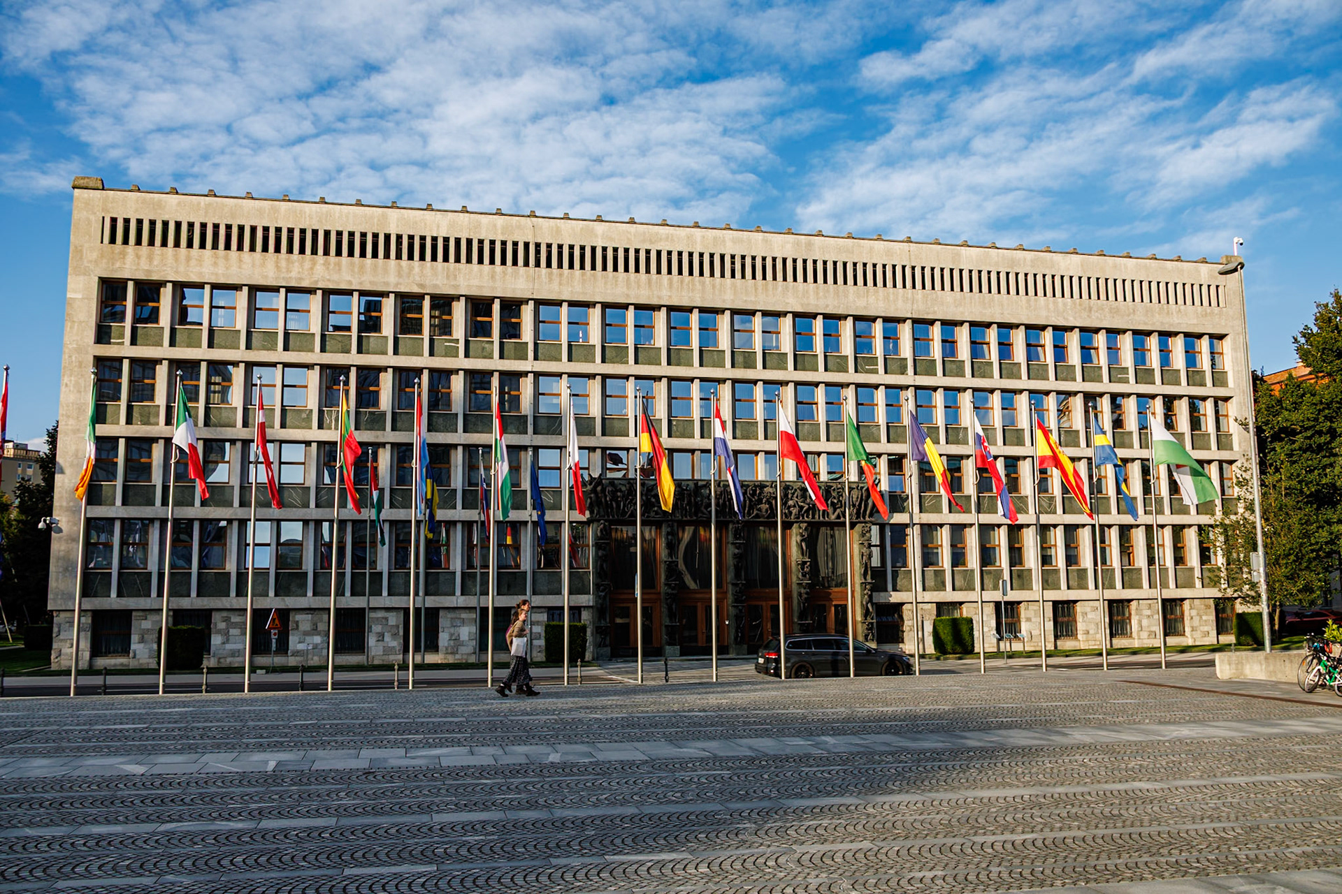 _2024-09-27__Canon__Canon EOS R3__ RF24-240mm F4-6.3 IS USM__f/8__1/200 sec__Miklošičeva cesta__Ljubljana__Slovenia__46°3'4.8492" N 14°30'3.762" E