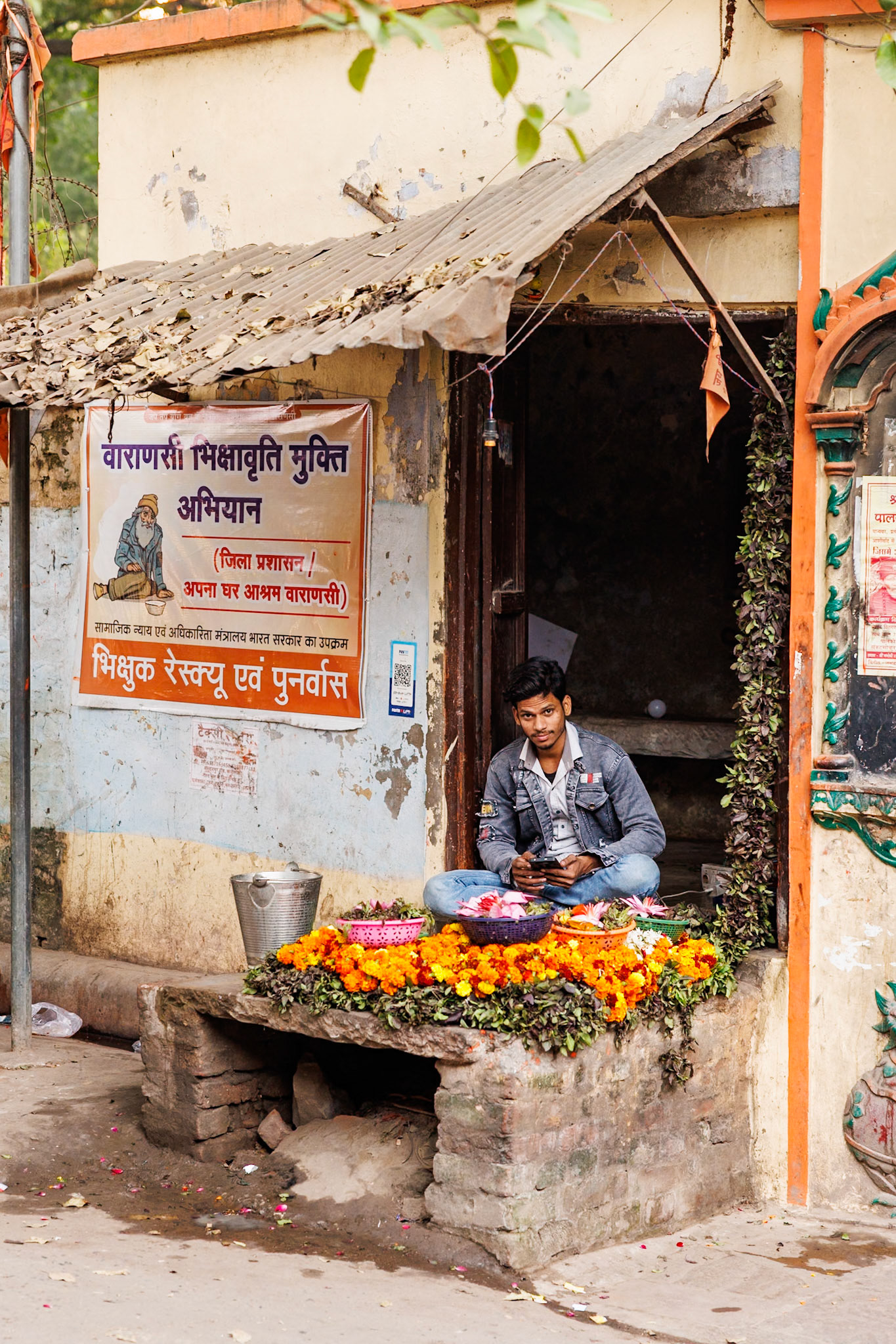 __2025-11-23__Canon__Canon EOS R3__ RF24-70mm F2.8 L IS USM__f/3.2__1/100 sec____Varanasi__India__25°16'58.6308" N 83°0'5.2452" E