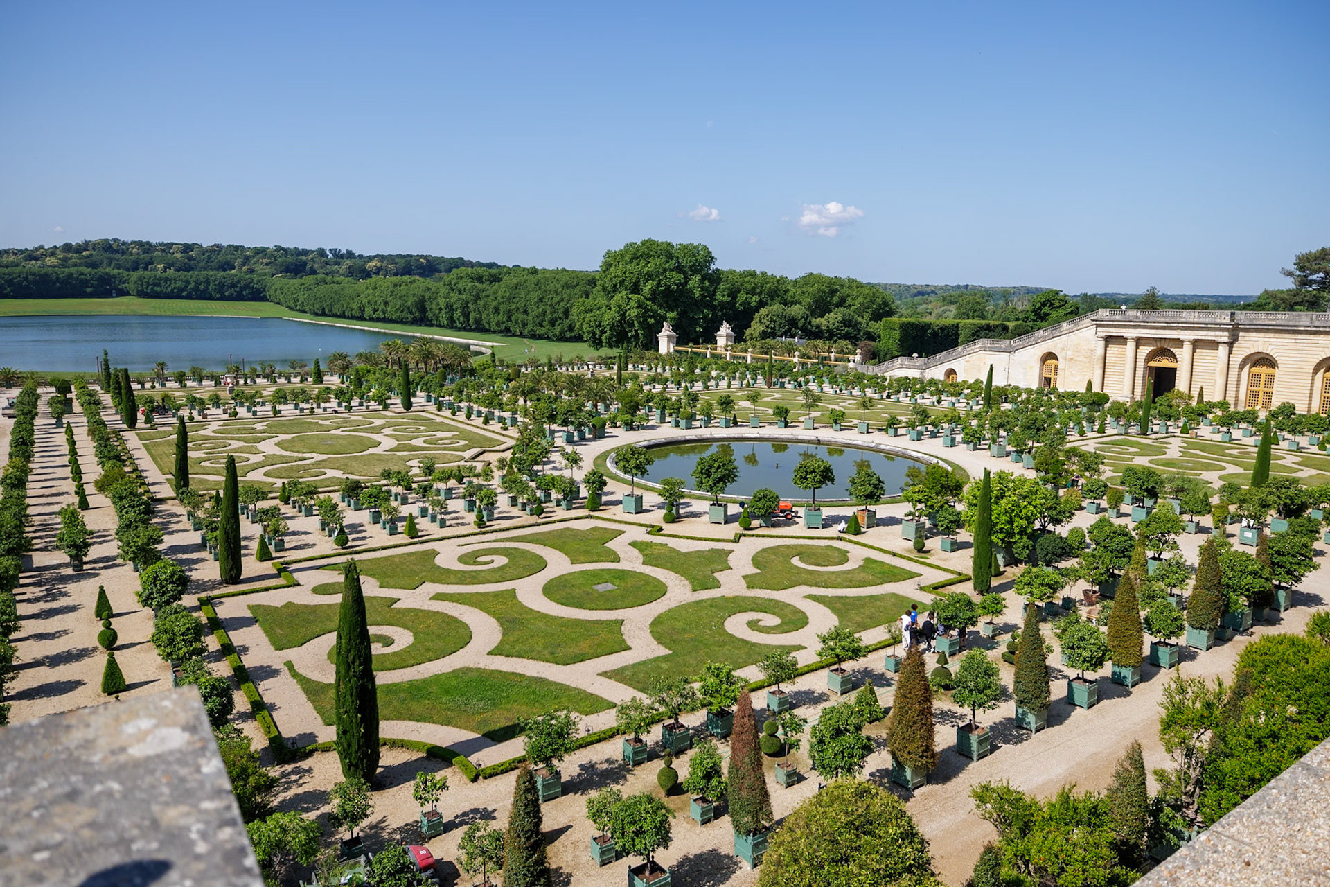 _2025-06-17__Canon__Canon EOS R3__ RF15-35mm F2.8 L IS USM__f/2.8__1/1600 sec__Place d'Armes__Versailles__France__48°48'10.2528" N 2°7'10.3008" E