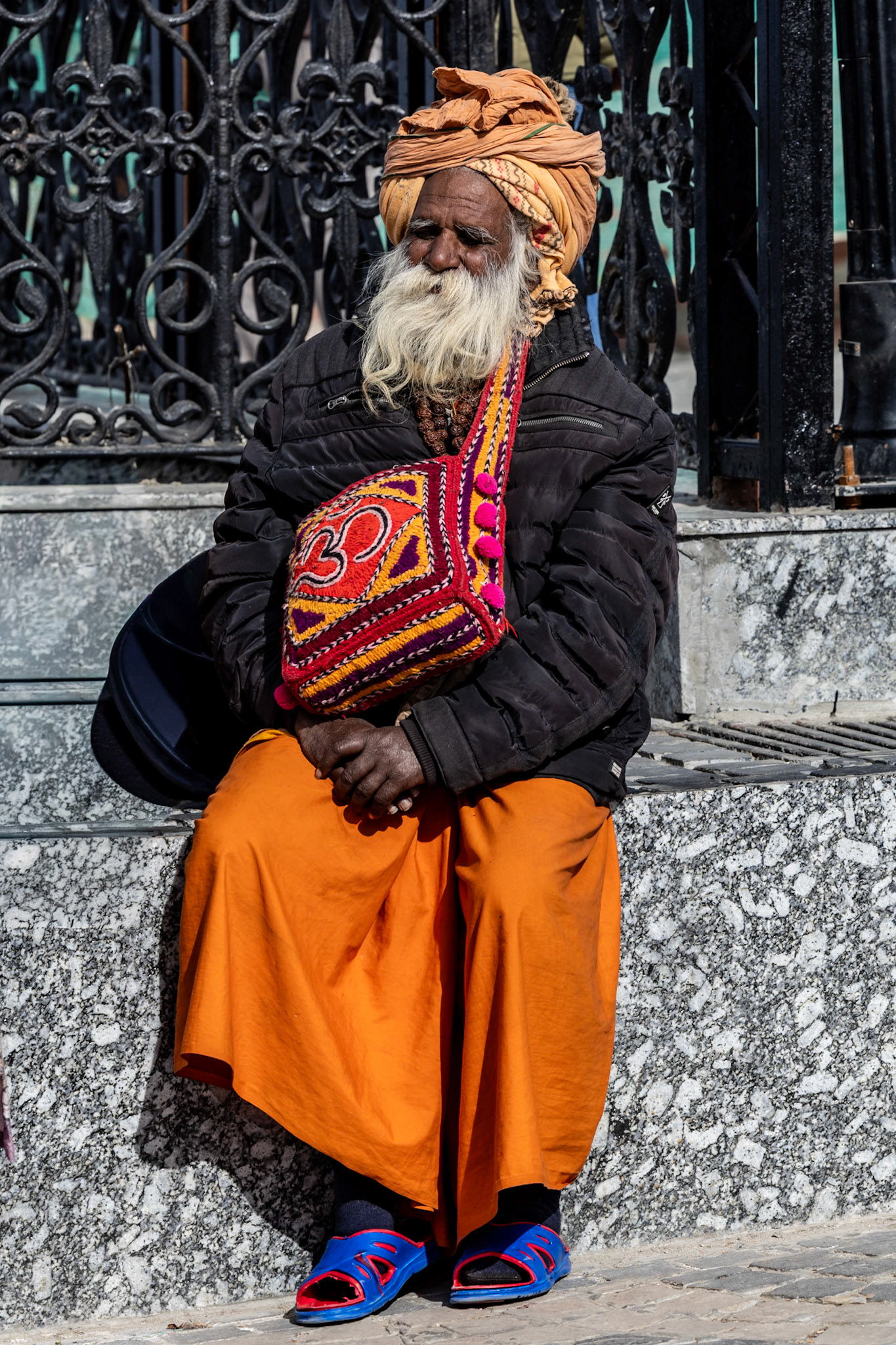 __2025-12-06__Canon__Canon EOS R3__ RF70-200mm F2.8 L IS USM__f/6.3__1/1000 sec__Tibetan Market__Shimla__India__31°6'19.638" N 77°10'29.2008" E