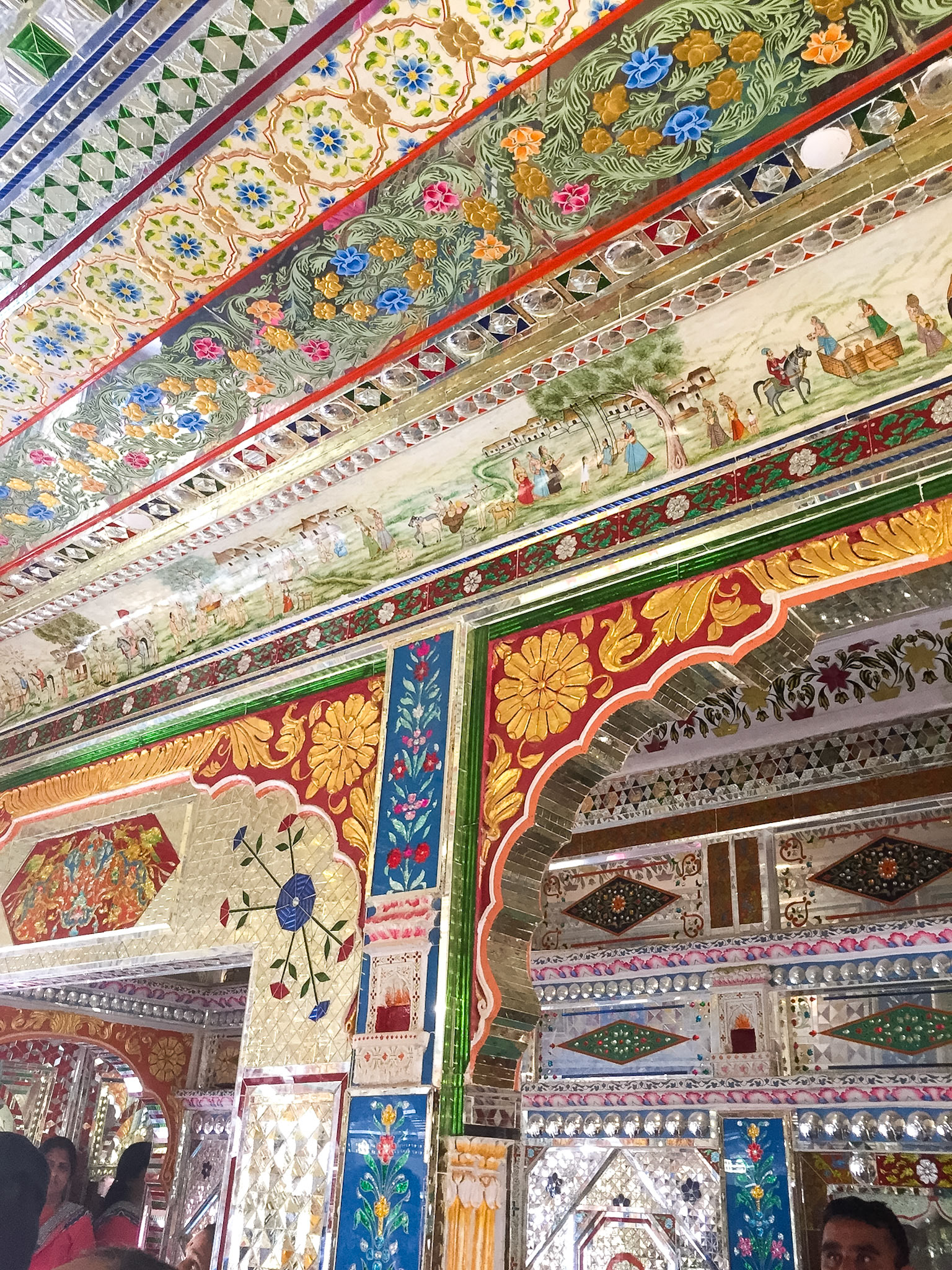 _2018-02-28__iPhone 6__ iPhone 6 back camera 4.15mm f/2.2__f/2.2__1/35 sec__Main Chowk__Jaisalmer__India__26°54'58.6908" N 70°54'51.1992" E_