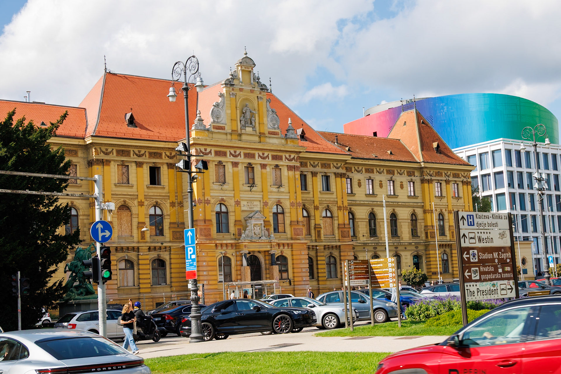 _2024-09-25__Canon__Canon EOS R3__ RF24-240mm F4-6.3 IS USM__f/8__1/160 sec__Mihanovićeva ulica__City of Zagreb__Croatia__45°48'32.166" N 15°58'9.3828" E