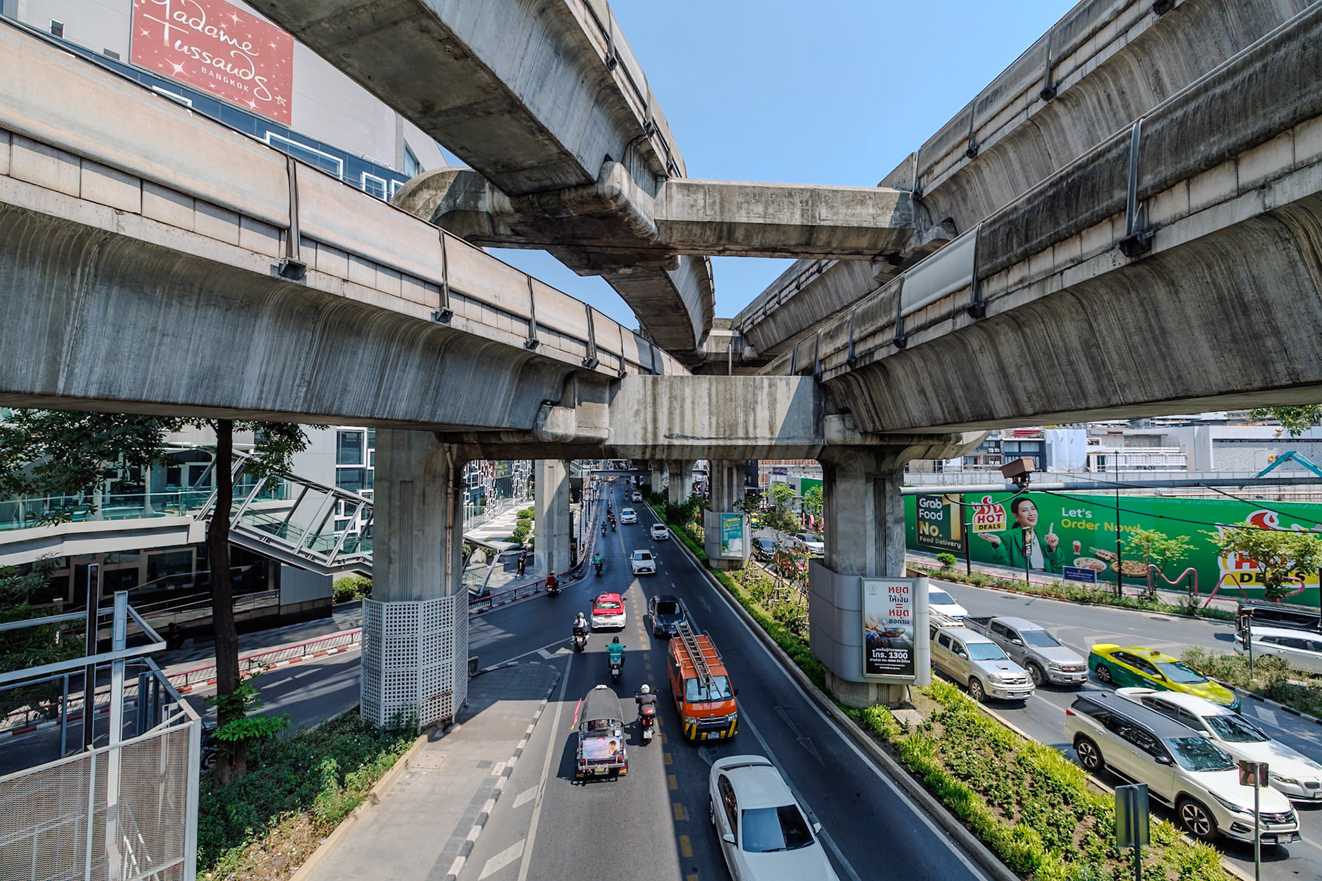 _2025-03-06__Canon__Canon EOS R3__ RF15-35mm F2.8 L IS USM__f/6.3__1/320 sec__Rama I Road__Bangkok__Thailand__13°44'44.6892" N 100°31'49.1628" E