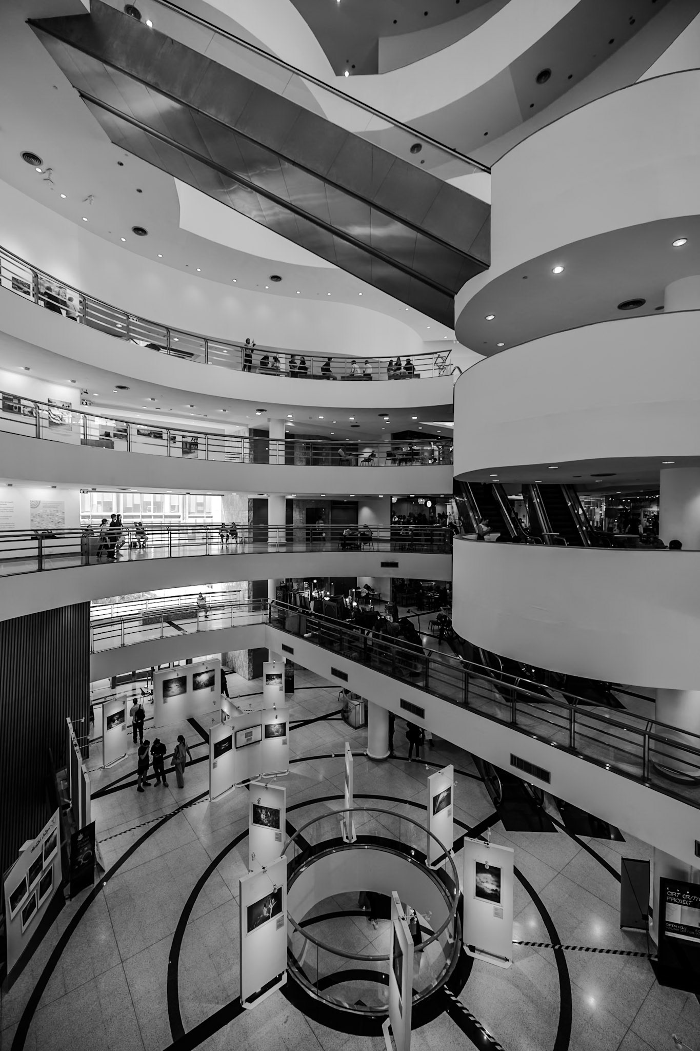 2025-03-06 13:54:58_RF15-35mm F2.8 L IS USM_f/2.8_1/60 sec_Soi Kasem San 2_Bangkok_Thailand_13°44'48.7788" N 100°31'49.8432" E